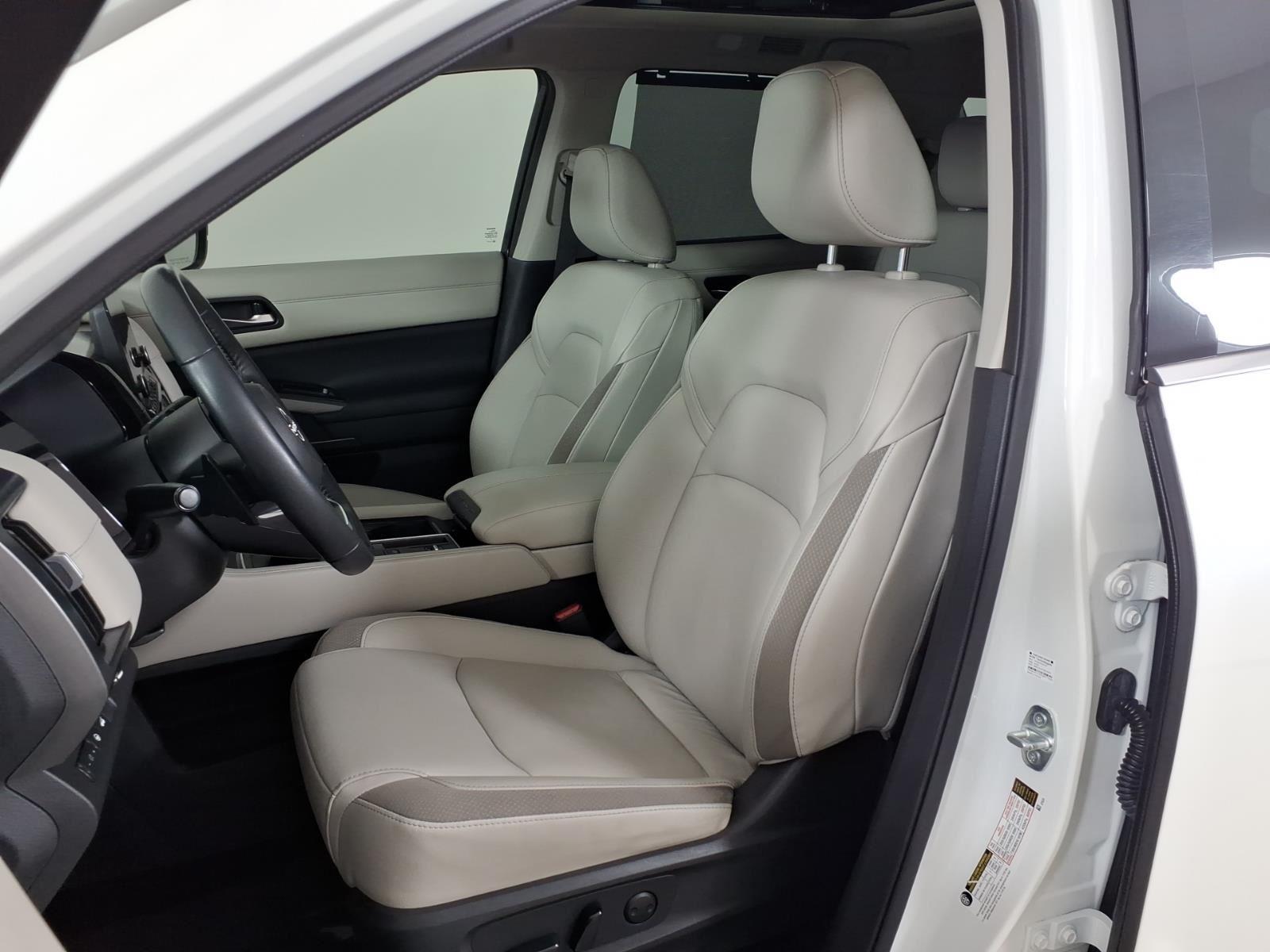 Used 2023 Pearl White Tricoat Nissan SL image 28