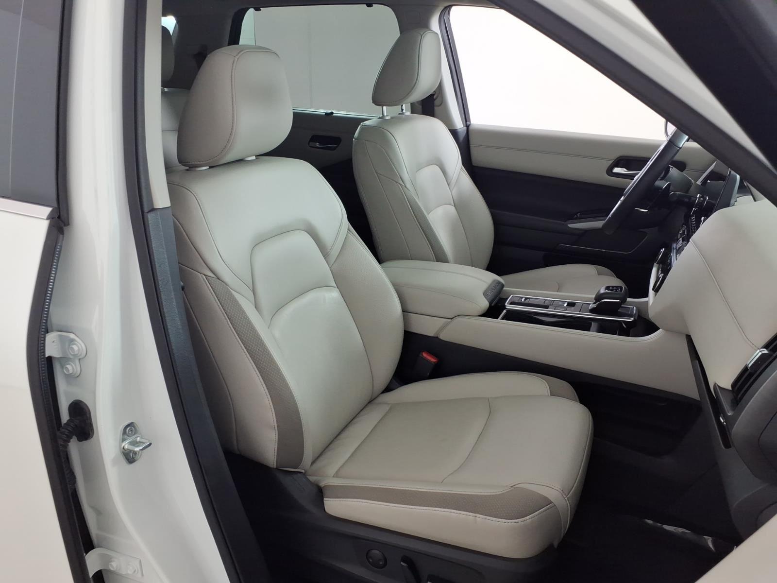 Used 2023 Pearl White Tricoat Nissan SL image 29