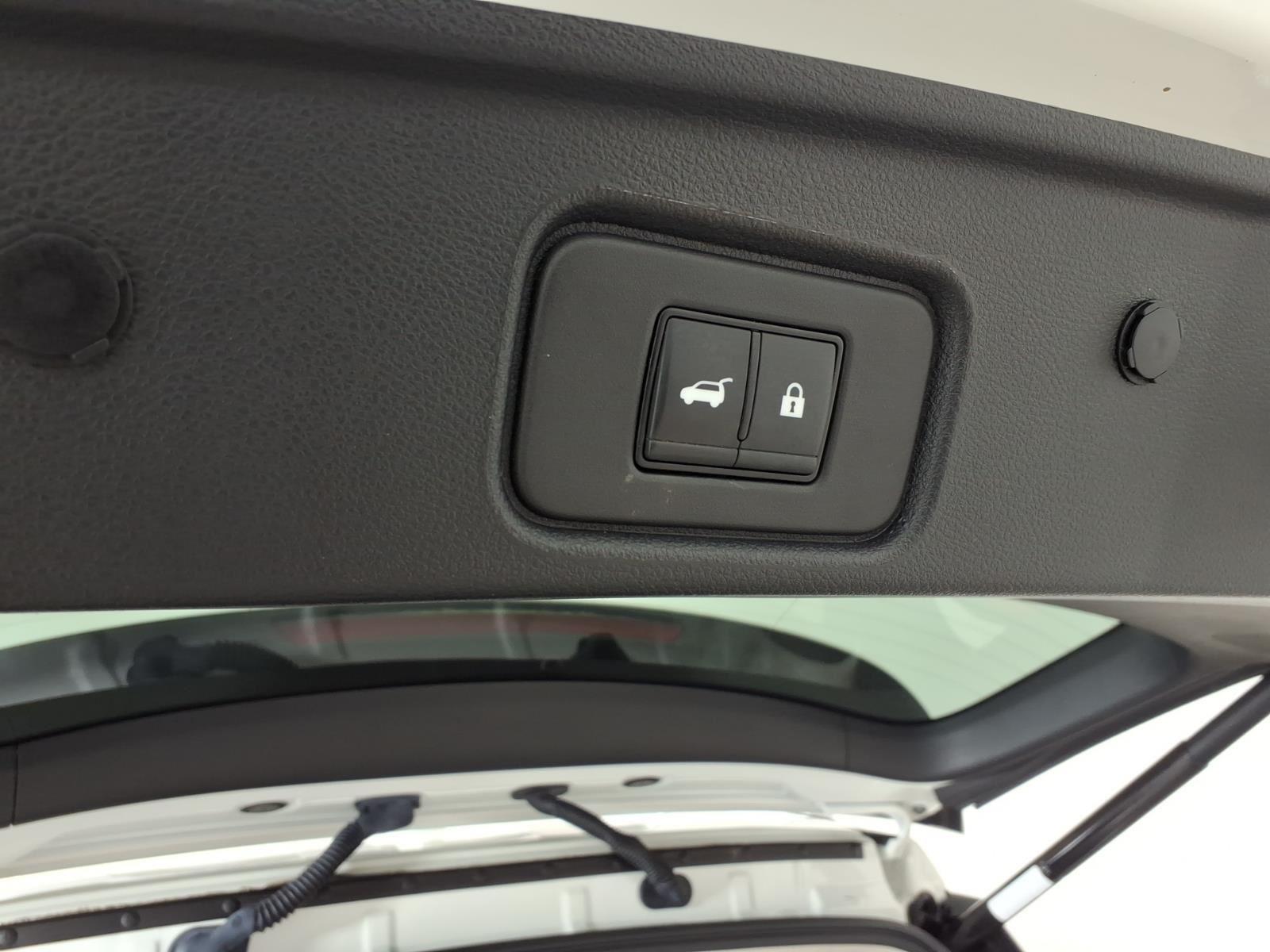 Used 2023 Pearl White Tricoat Nissan SL image 37