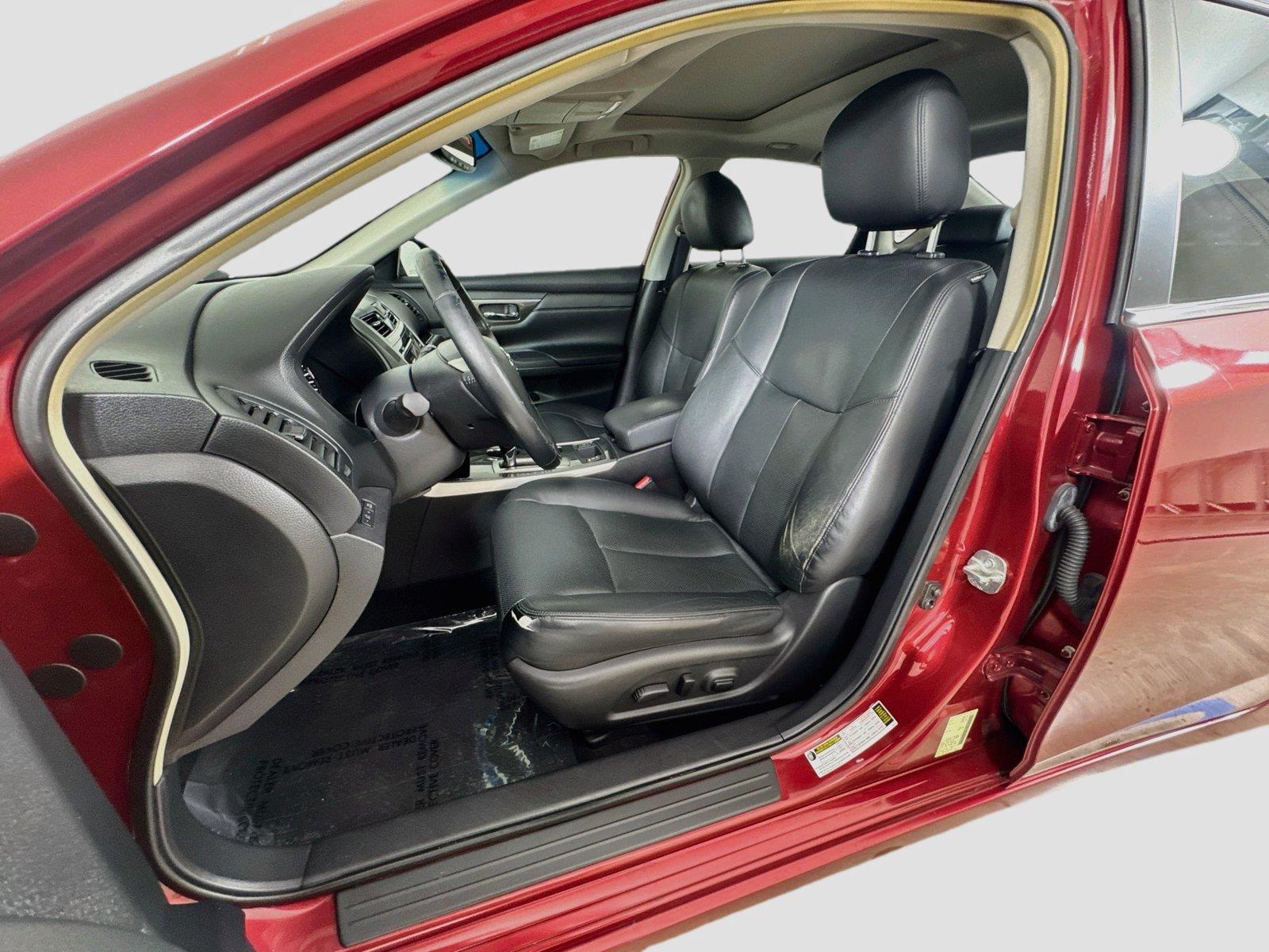 Used 2013 Cayenne Red Metallic Nissan 2.5 SL image 20