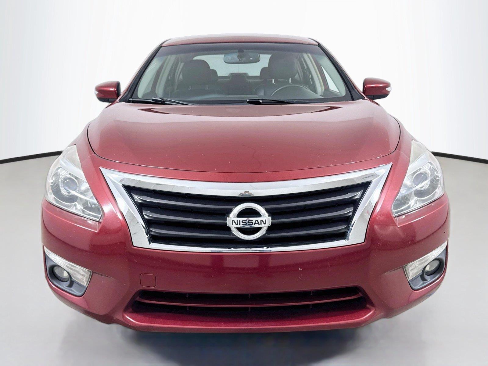 Used 2013 Cayenne Red Metallic Nissan 2.5 SL image 4