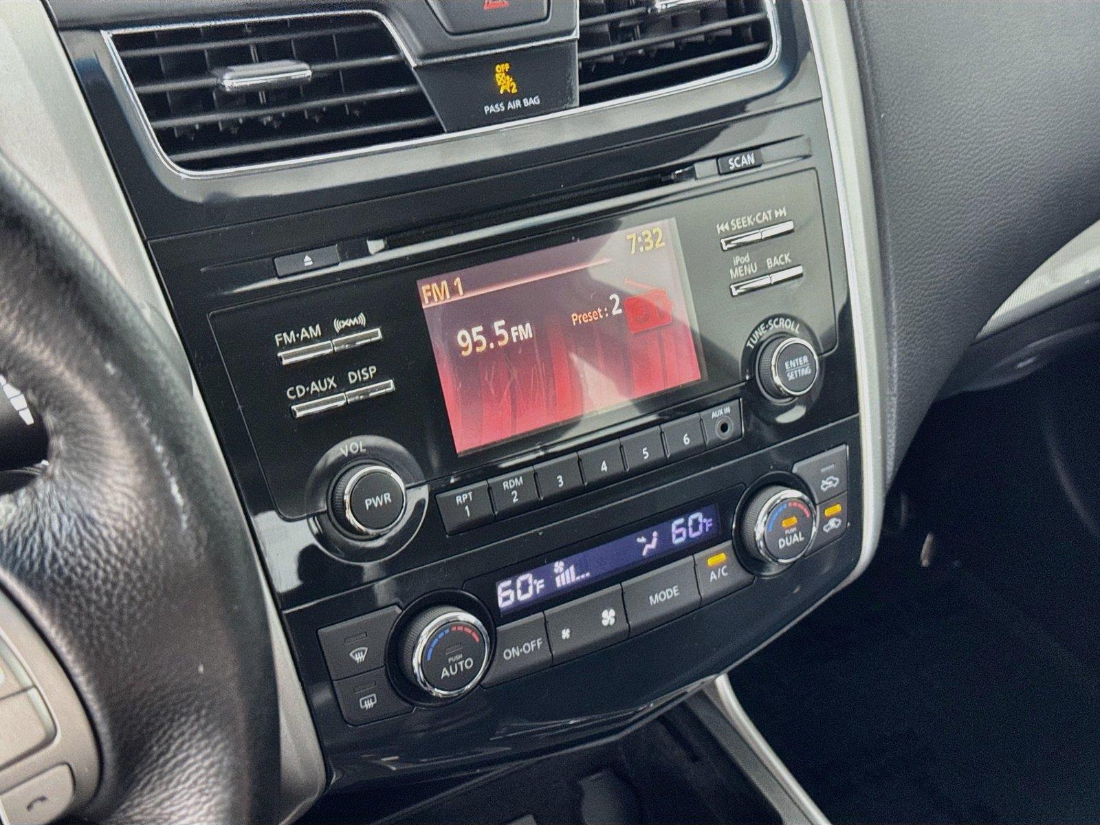 Used 2013 Cayenne Red Metallic Nissan 2.5 SL image 13