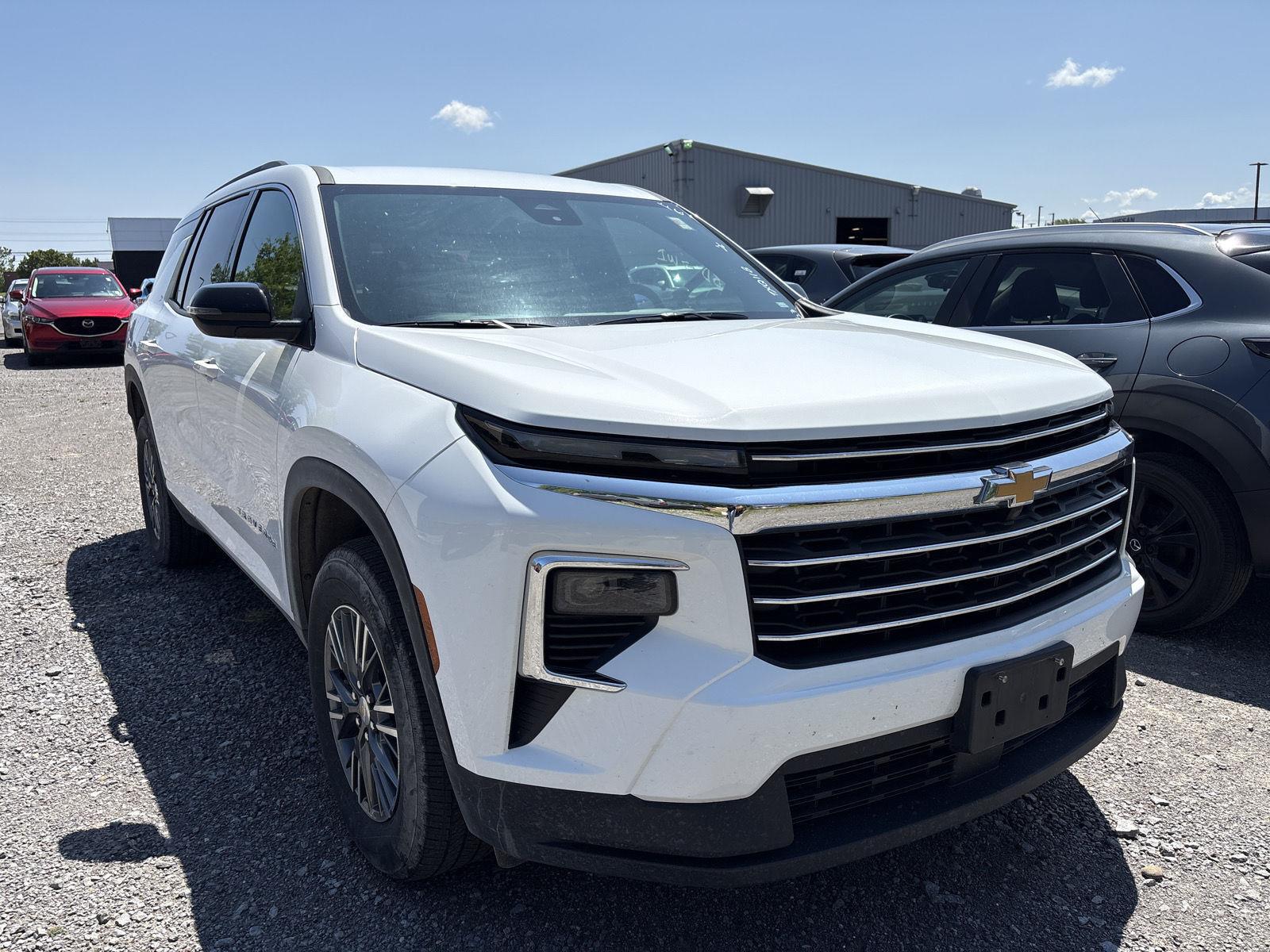 Summit White 2026 Chevrolet Traverse SUV / Crossover Four-Wheel Drive 8-Speed Automatic