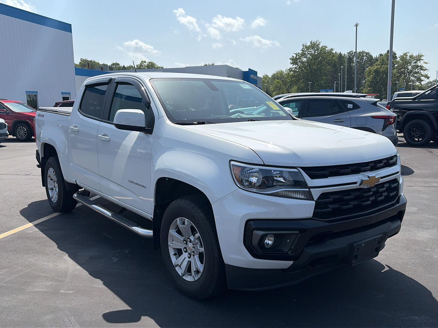 Summit White 2022 Chevrolet Colorado Pickup Truck Four-Wheel Drive 8-Speed Automatic