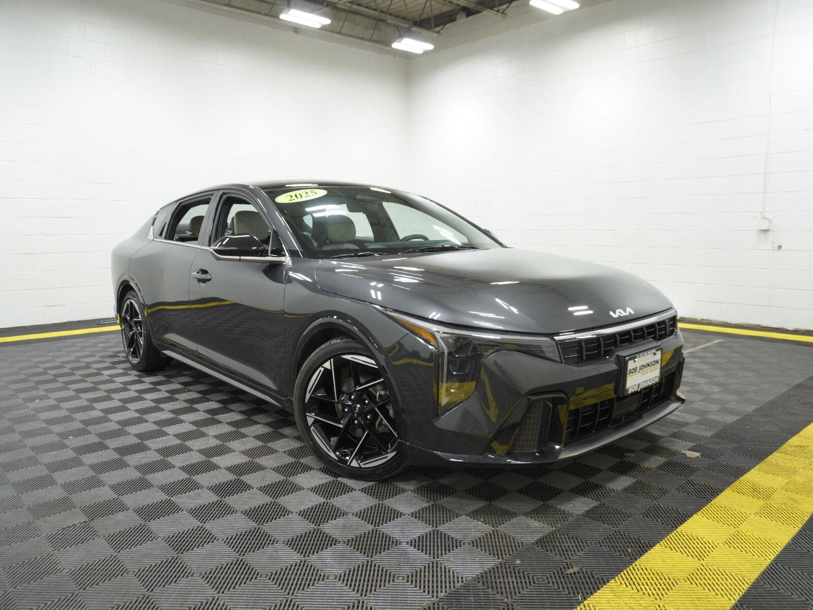 2025 Kia K4 Gris (Interstellar Gray) Sedán Tracción delantera Transmisión variable continua