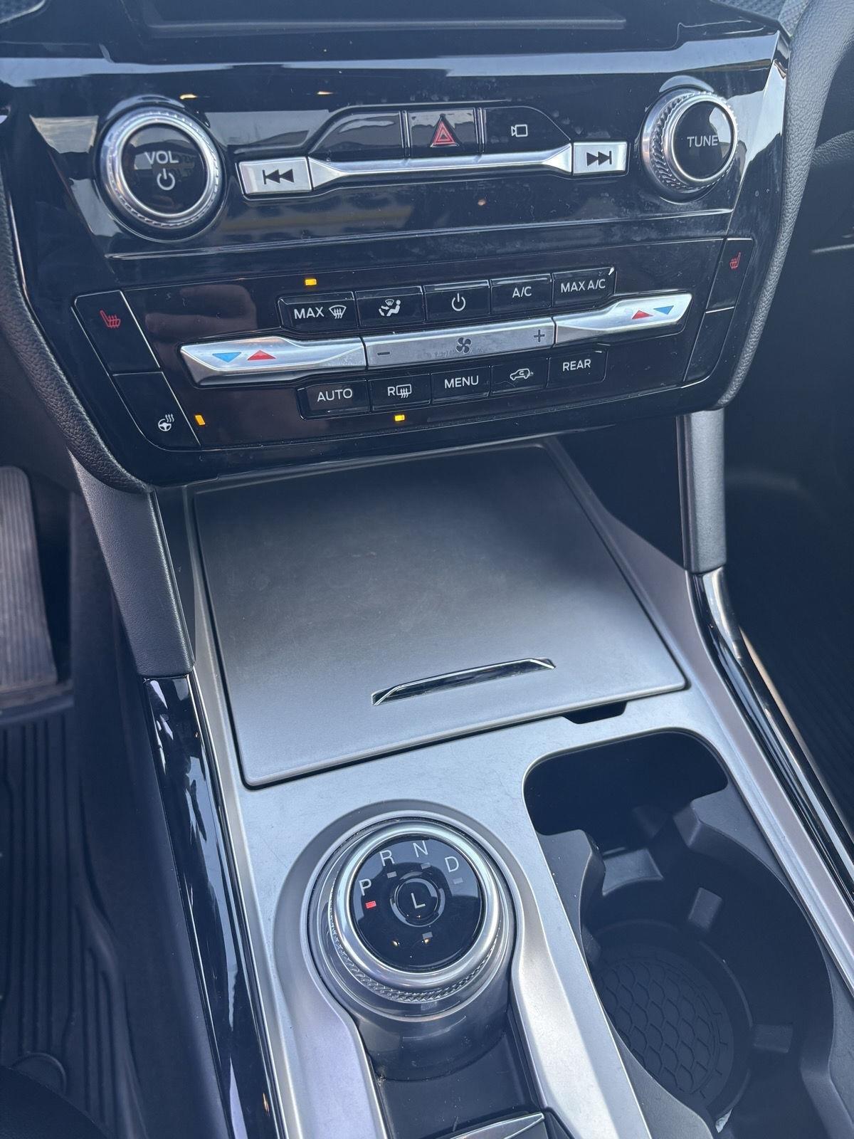2022 Ford Explorer ST-LINE - Photo 11