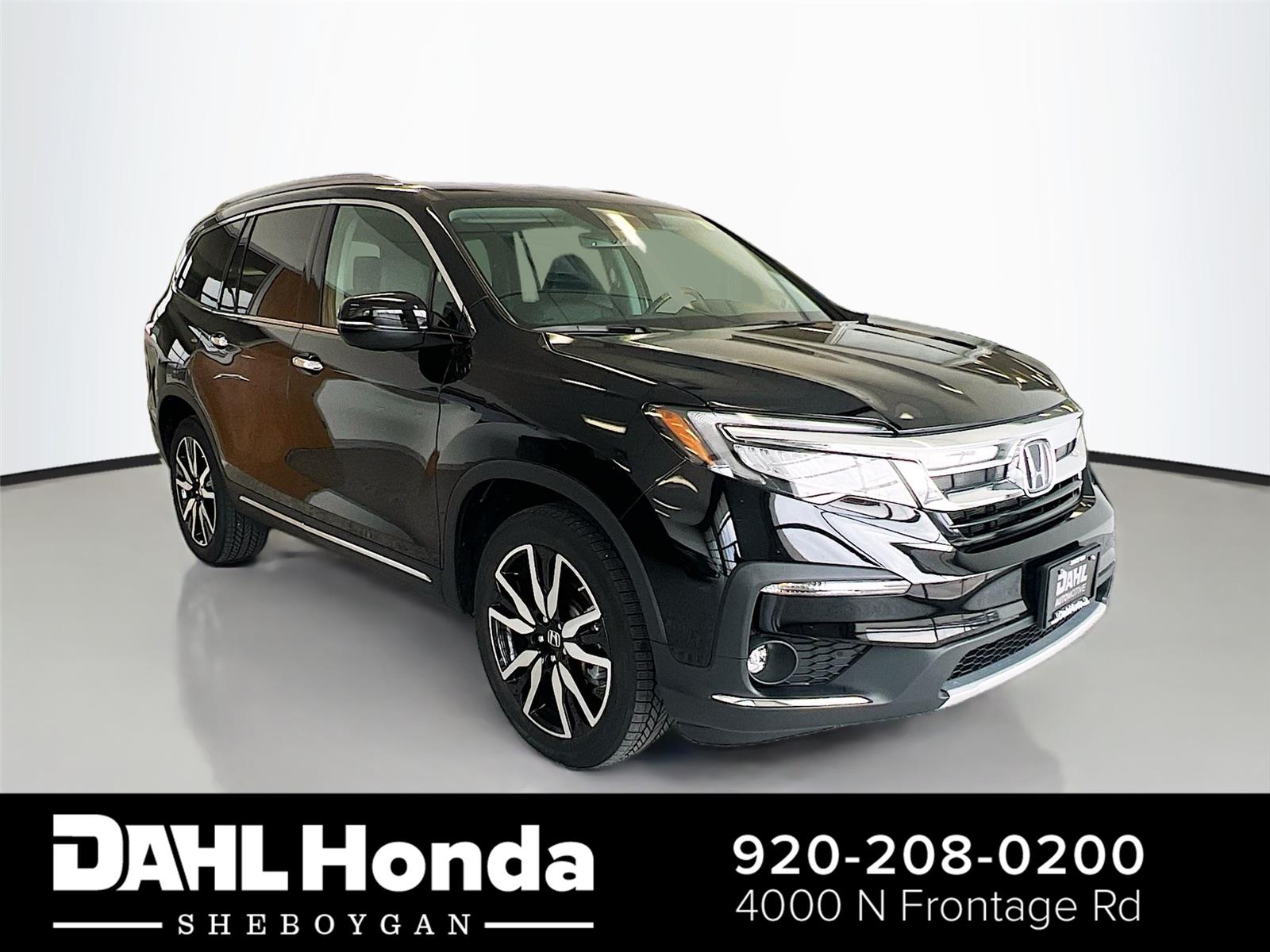 2022 Honda Pilot Touring AWD with Rear Captain's Chairs