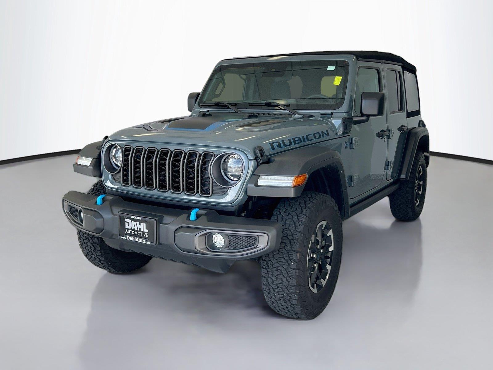 View vehicle photo 4