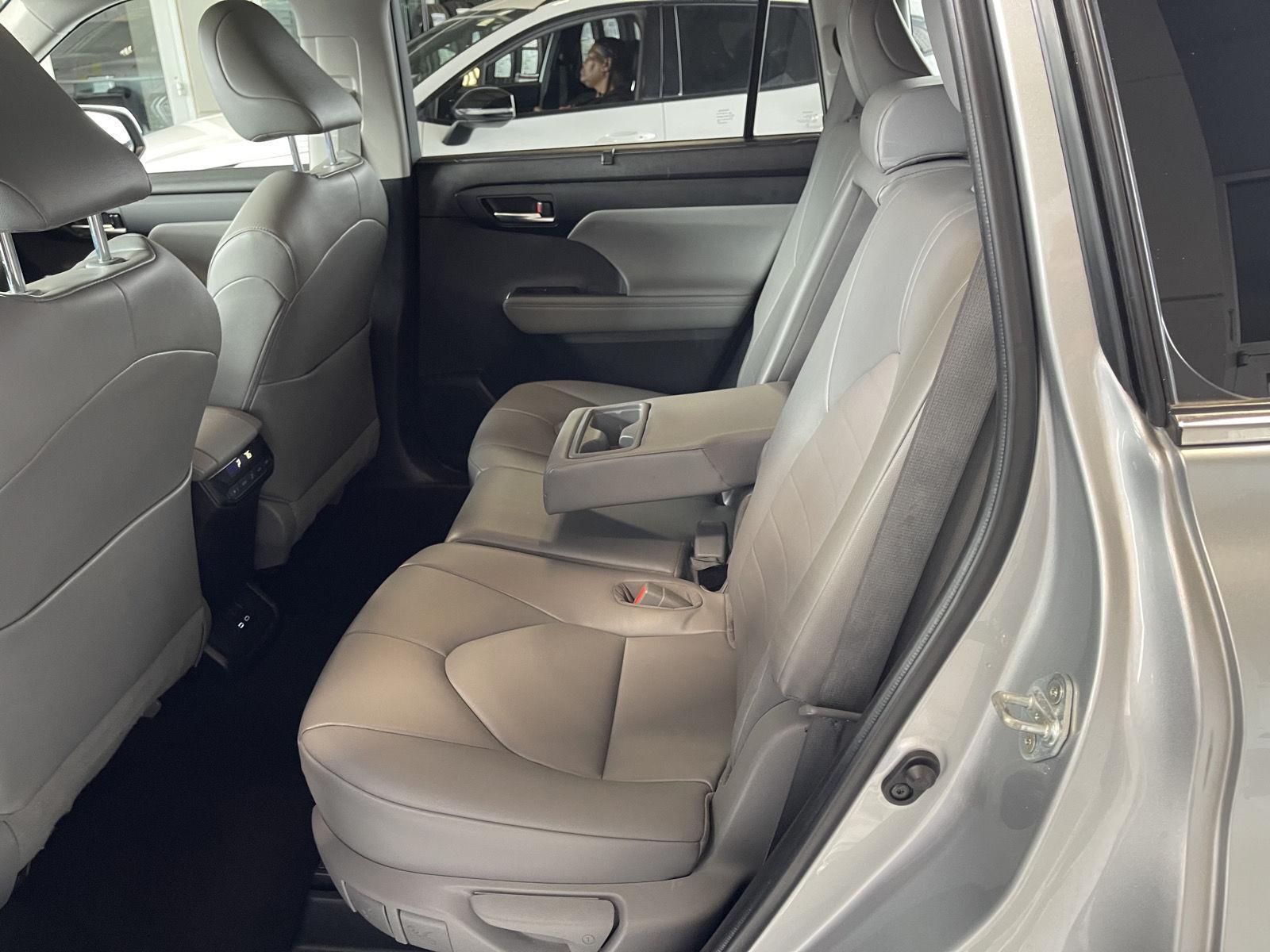 2023 Toyota Highlander XLE - Photo 10