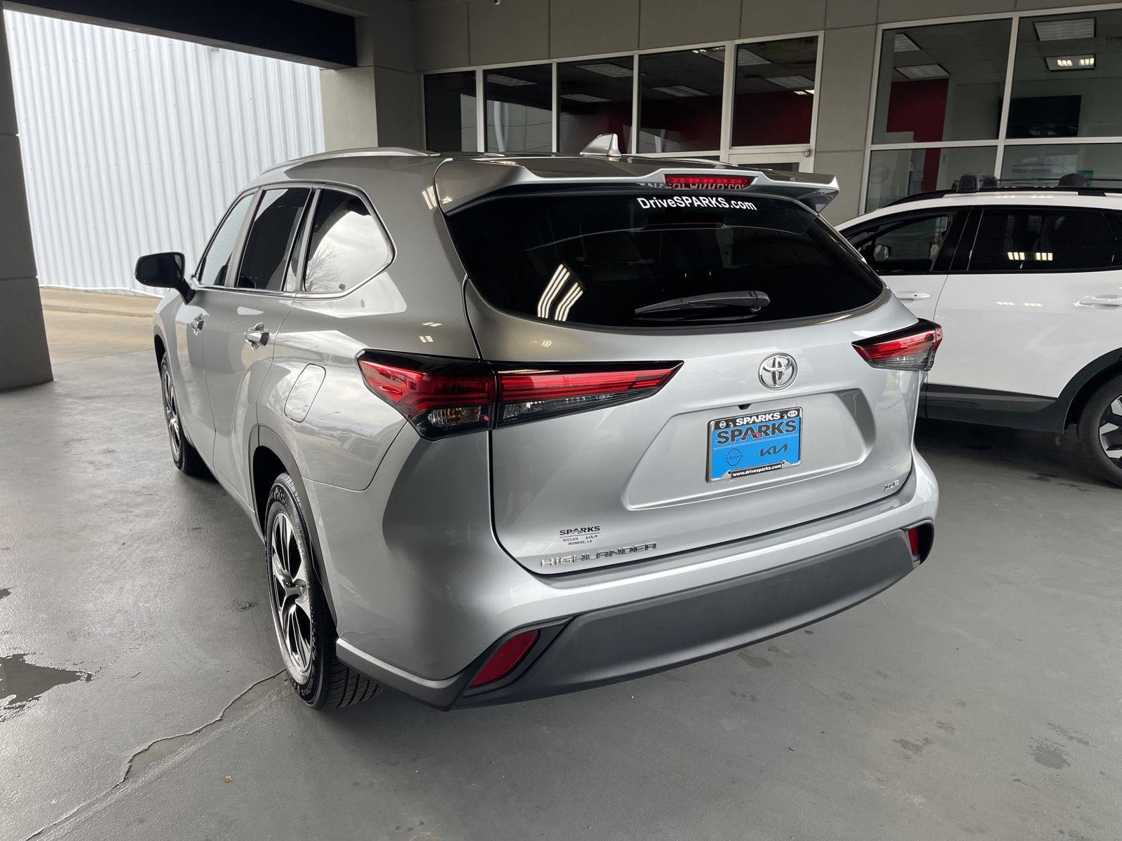 2023 Toyota Highlander XLE - Photo 12