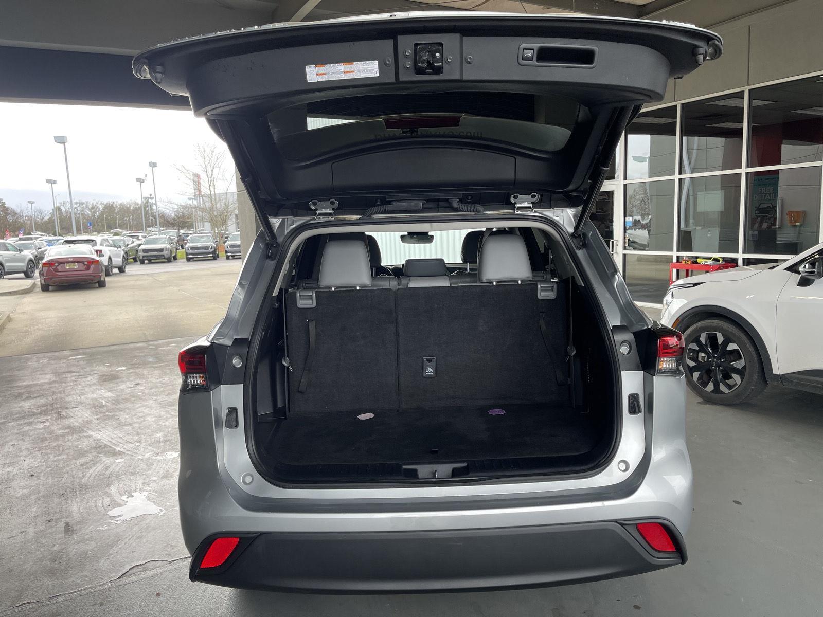 2023 Toyota Highlander XLE - Photo 14