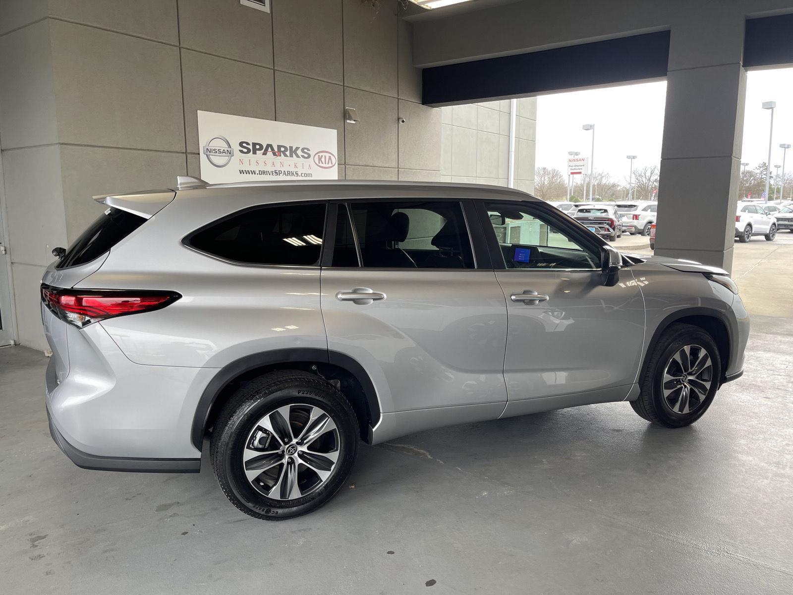 2023 Toyota Highlander XLE - Photo 16