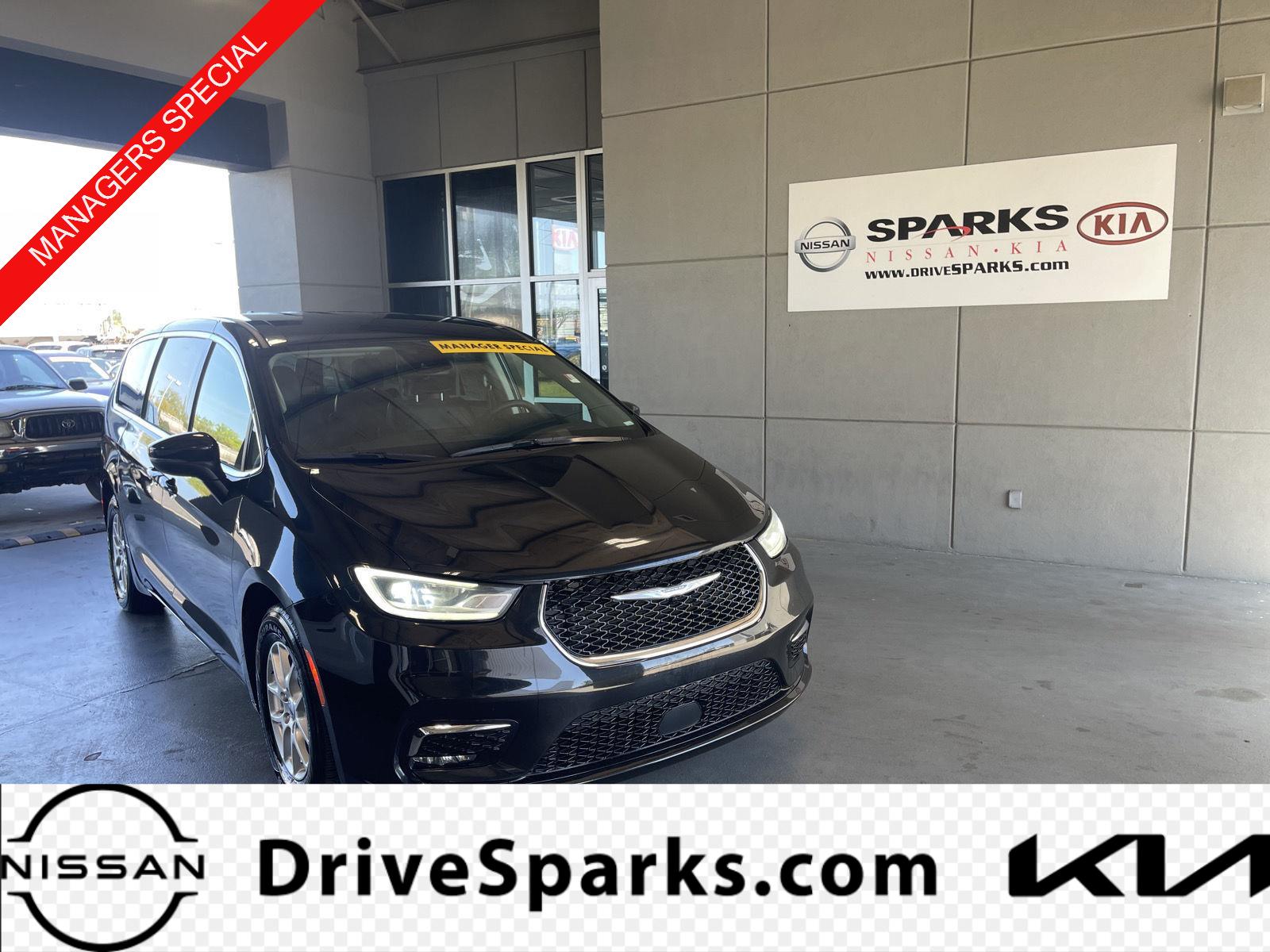 2023 Chrysler Pacifica Touring L's photo