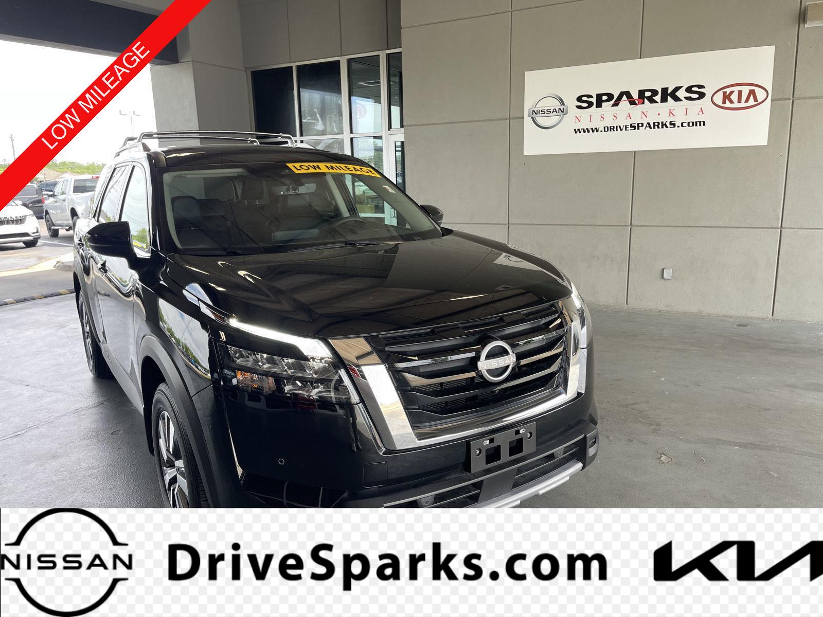 2025 Nissan Pathfinder SL 2WD's photo