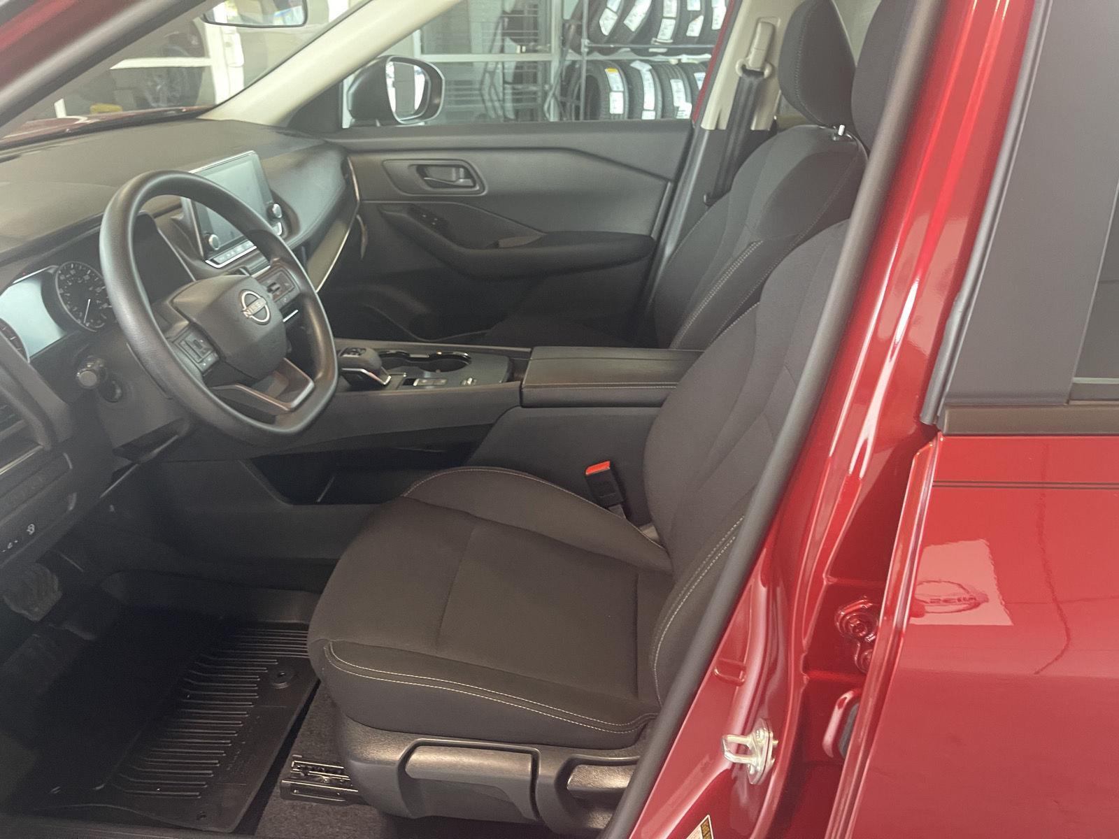 2025 Nissan Rogue S - Photo 6