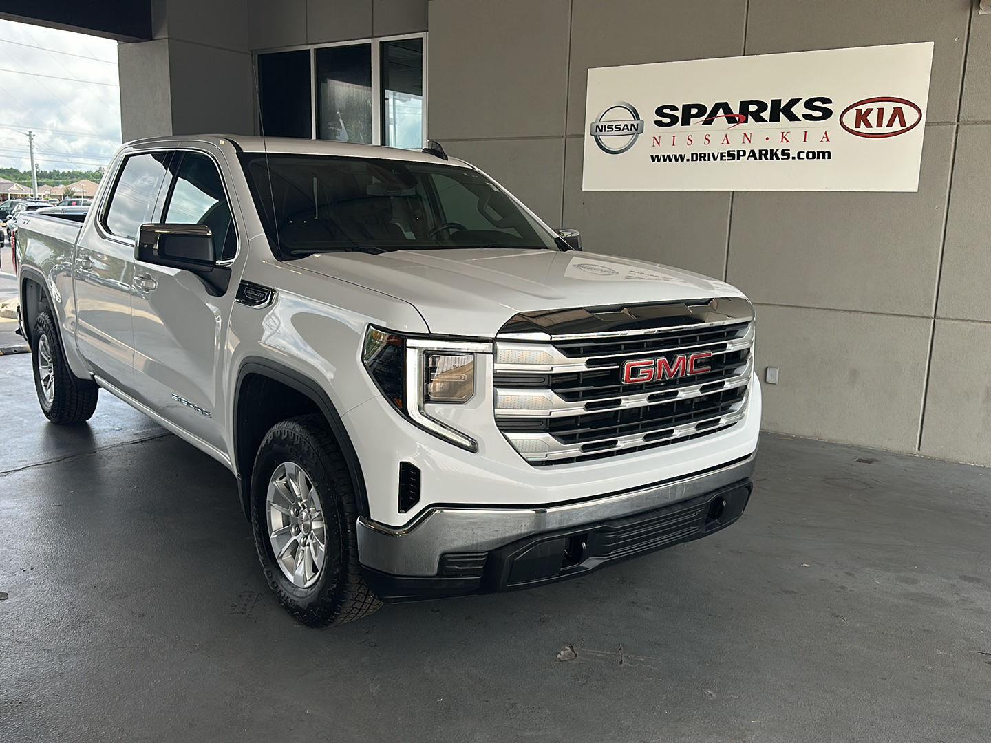 2023 GMC Sierra 4WD Crew Cab Short Box SLE's photo