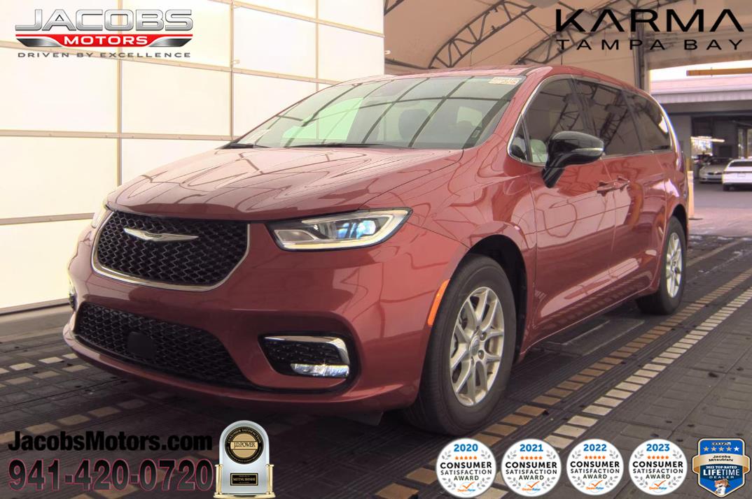 2025 Chrysler Pacifica Select's photo