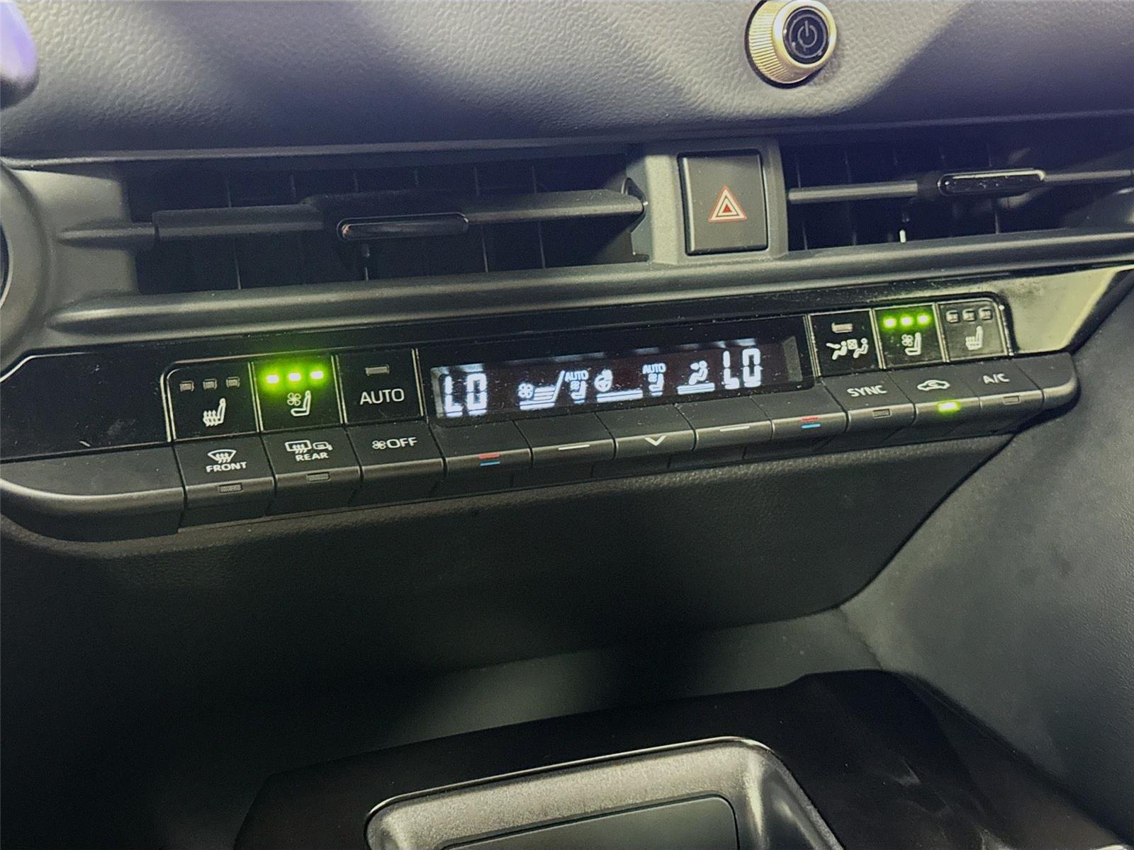 2025 Toyota Crown XLE - Photo 14