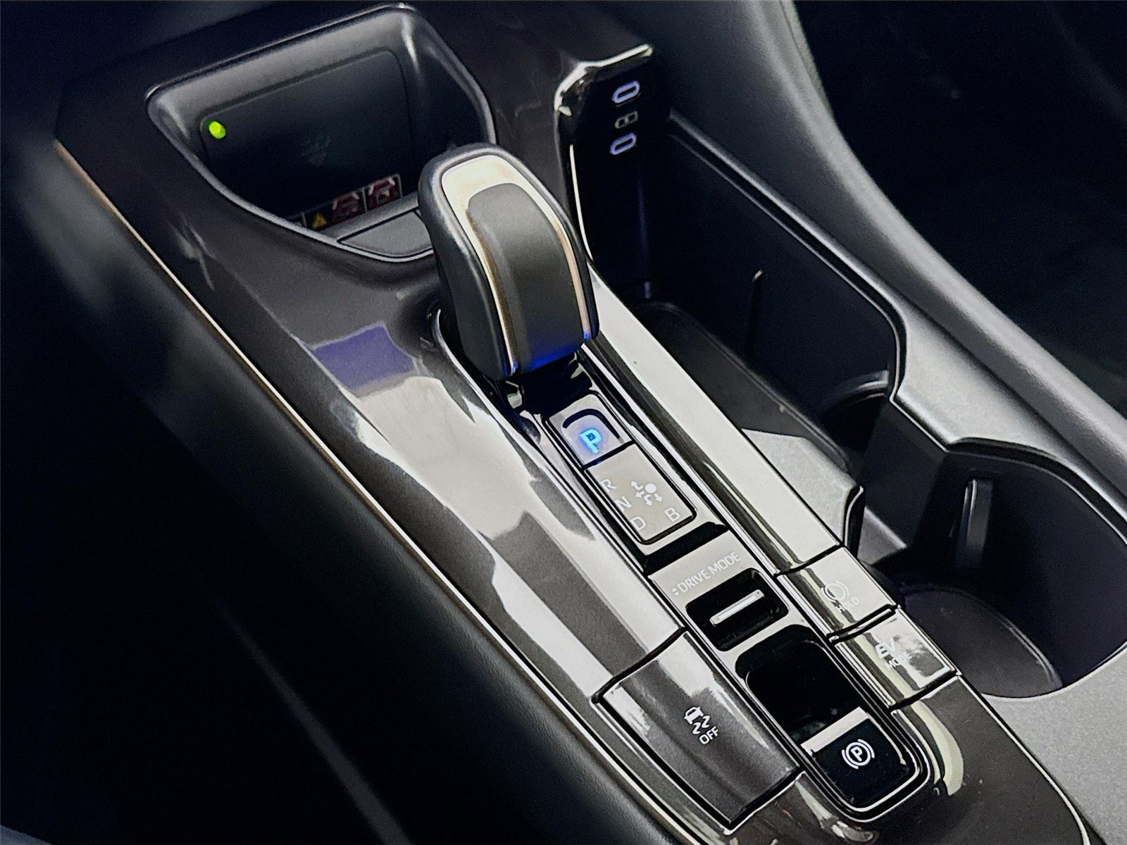 2025 Toyota Crown XLE - Photo 18