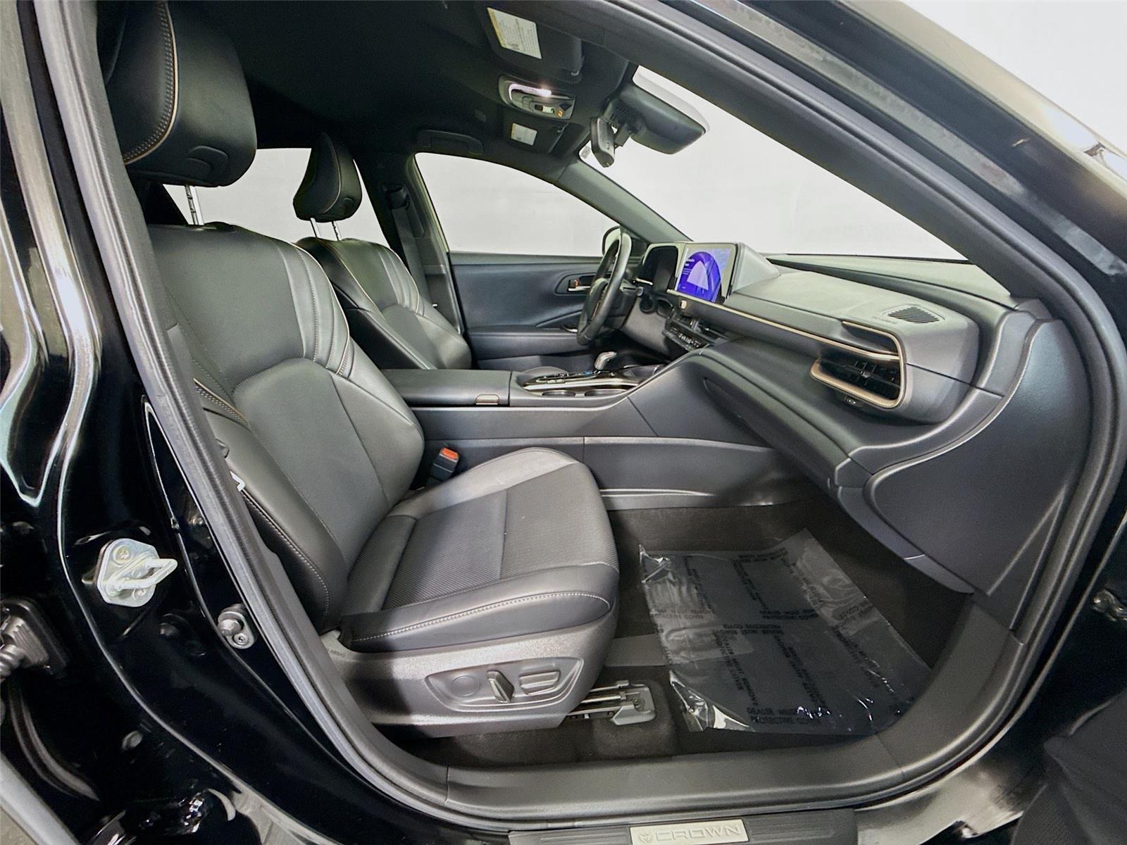 2025 Toyota Crown XLE - Photo 23