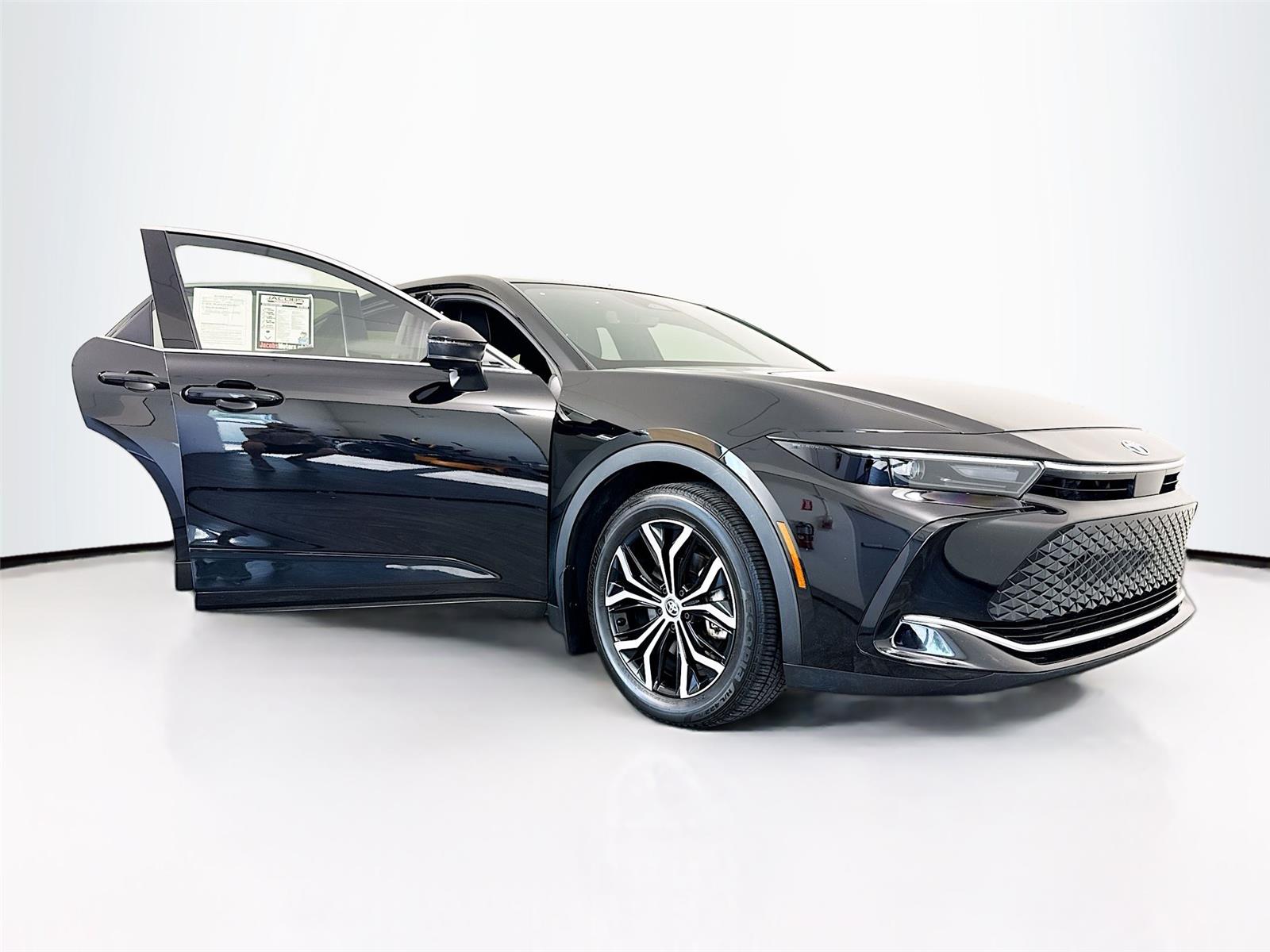2025 Toyota Crown XLE - Photo 40