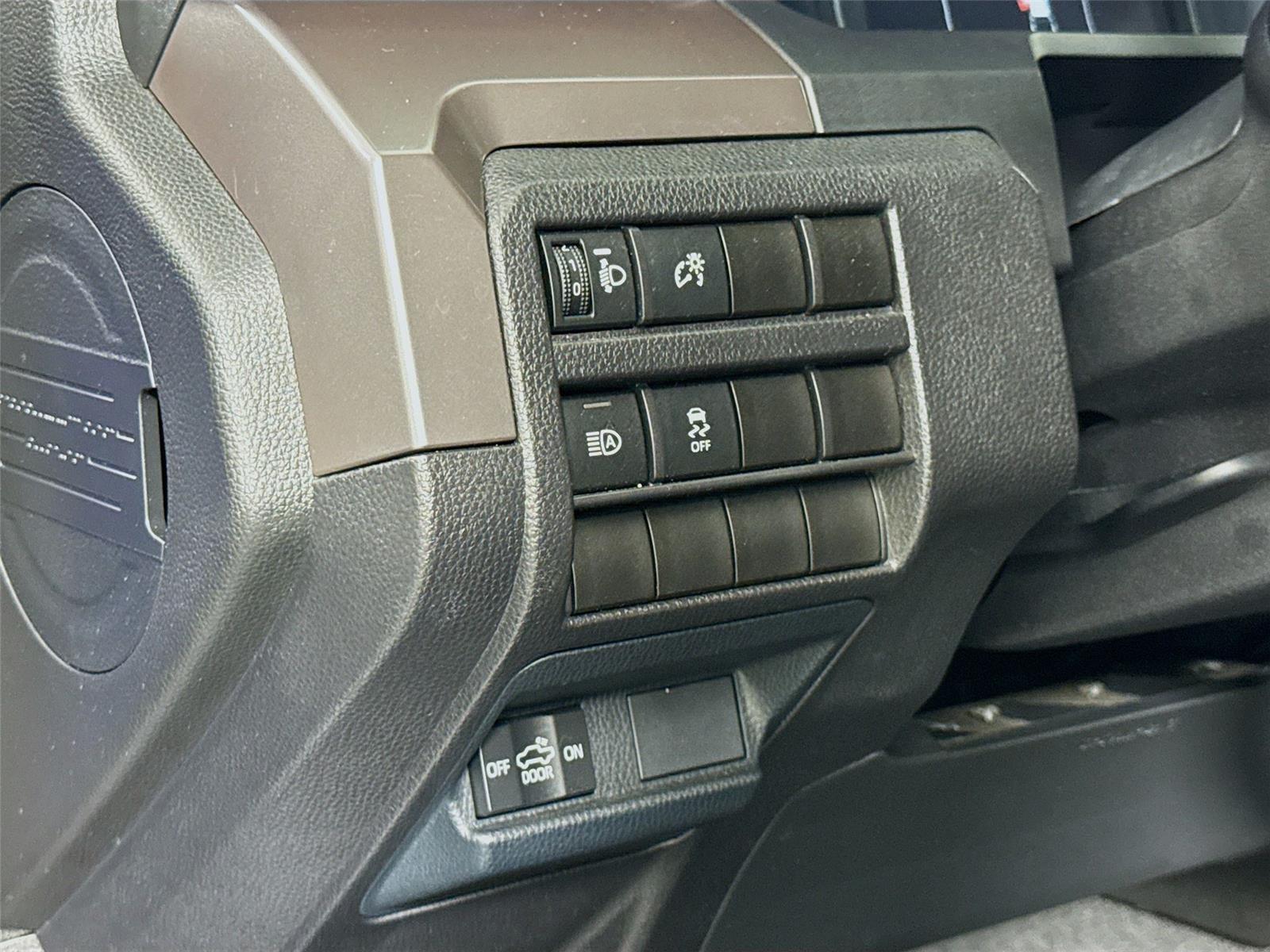 2025 Toyota Tacoma SR5 - Photo 8