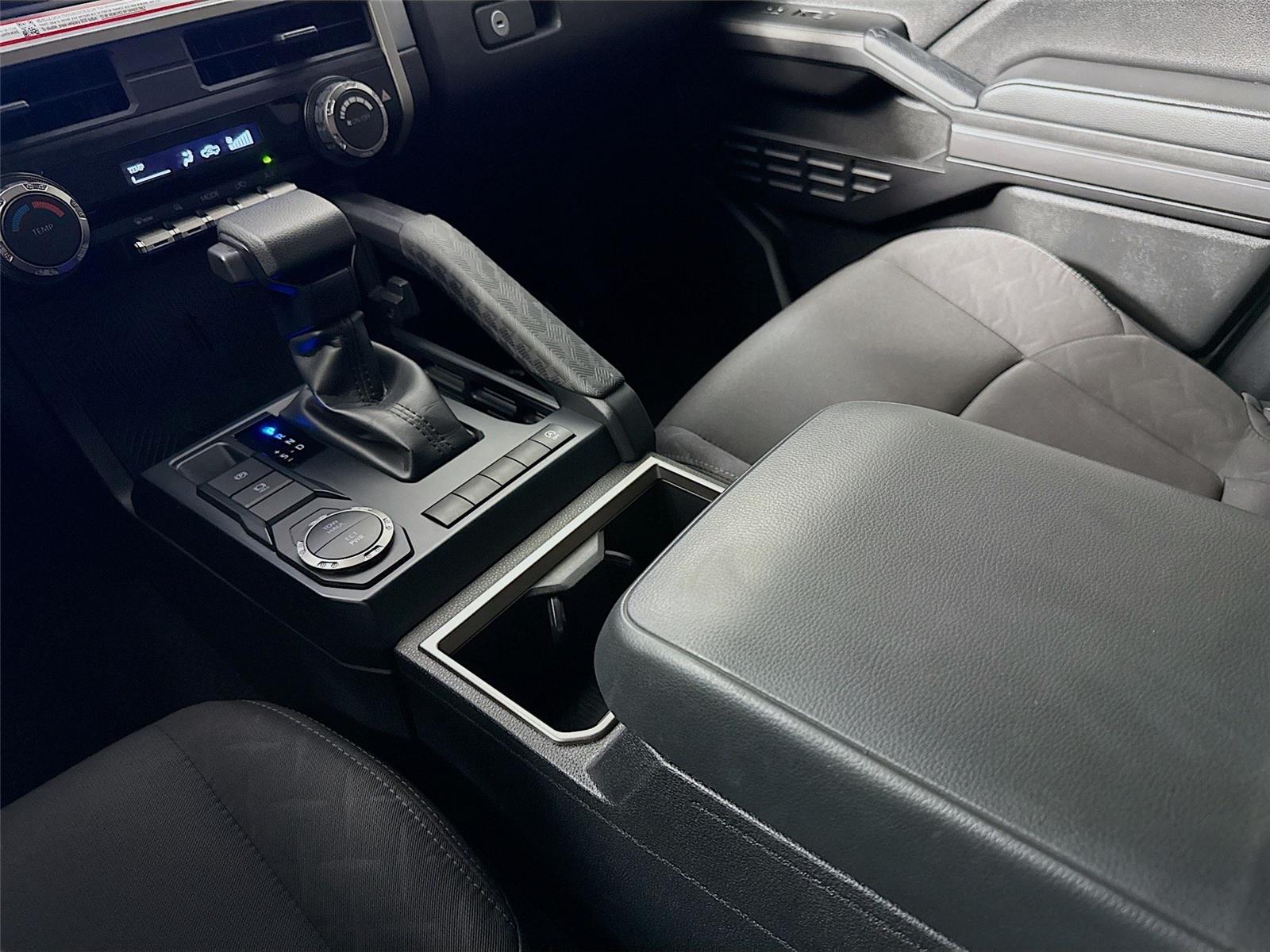 2025 Toyota Tacoma SR5 - Photo 9