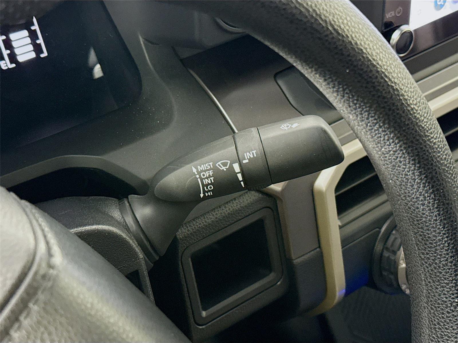 2025 Toyota Tacoma SR5 - Photo 7