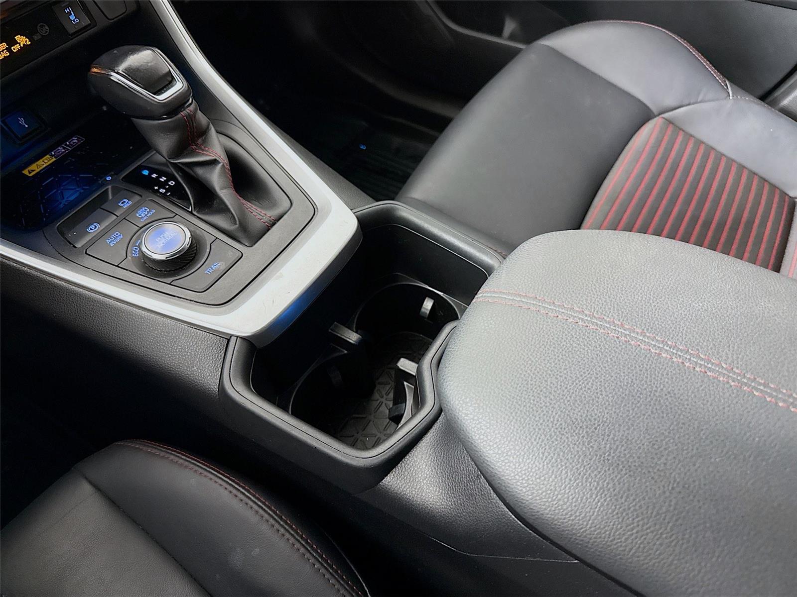 2022 Toyota RAV4 XSE - Photo 8