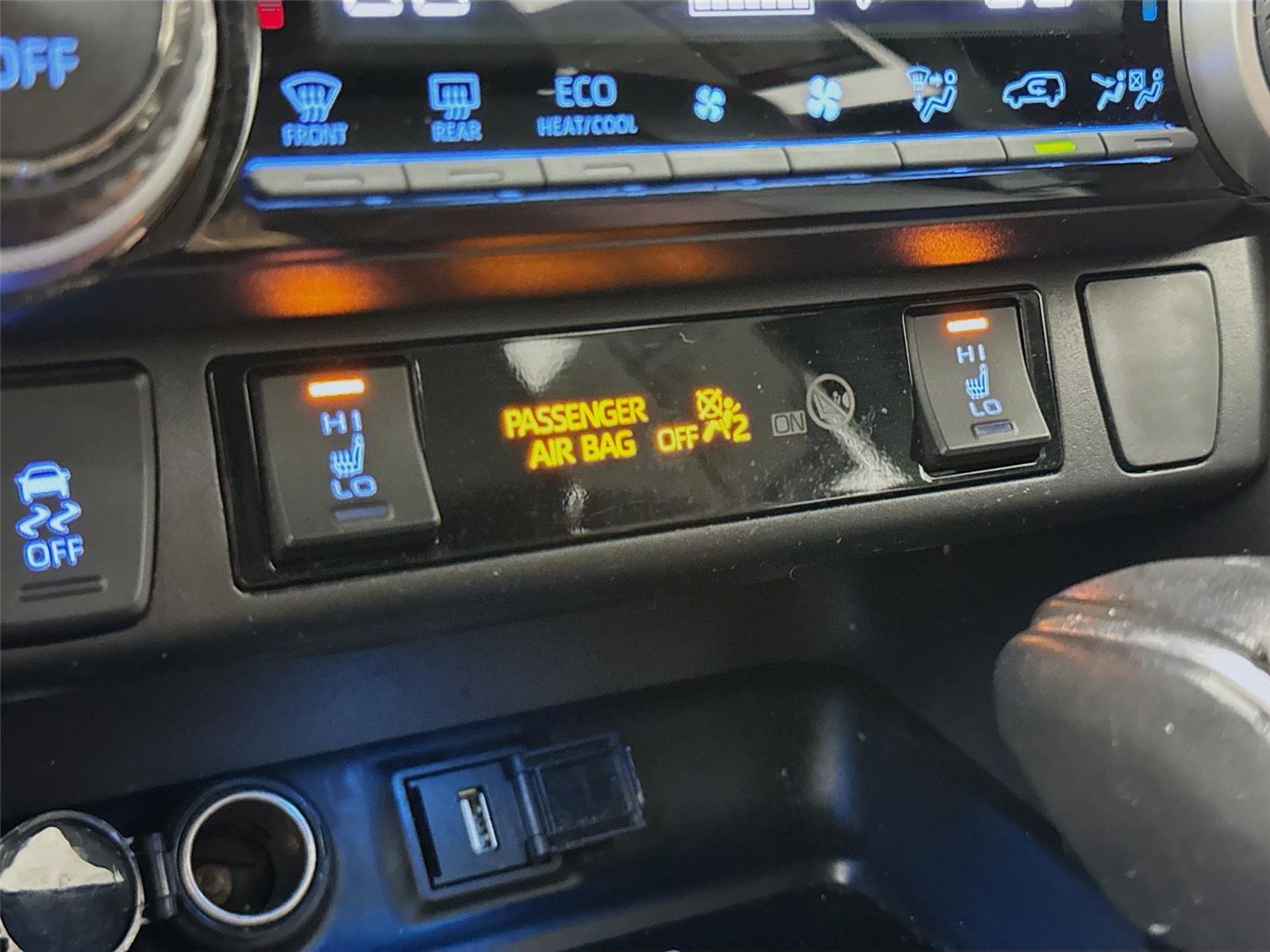 2022 Toyota RAV4 XSE - Photo 11