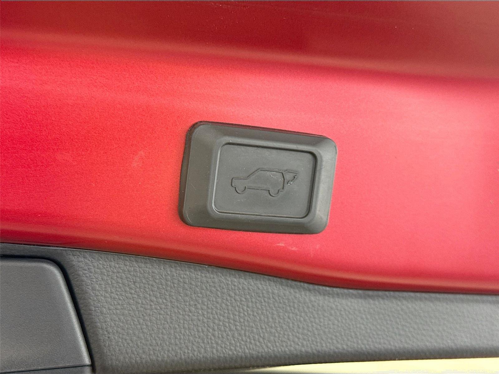 2022 Toyota RAV4 XSE - Photo 20