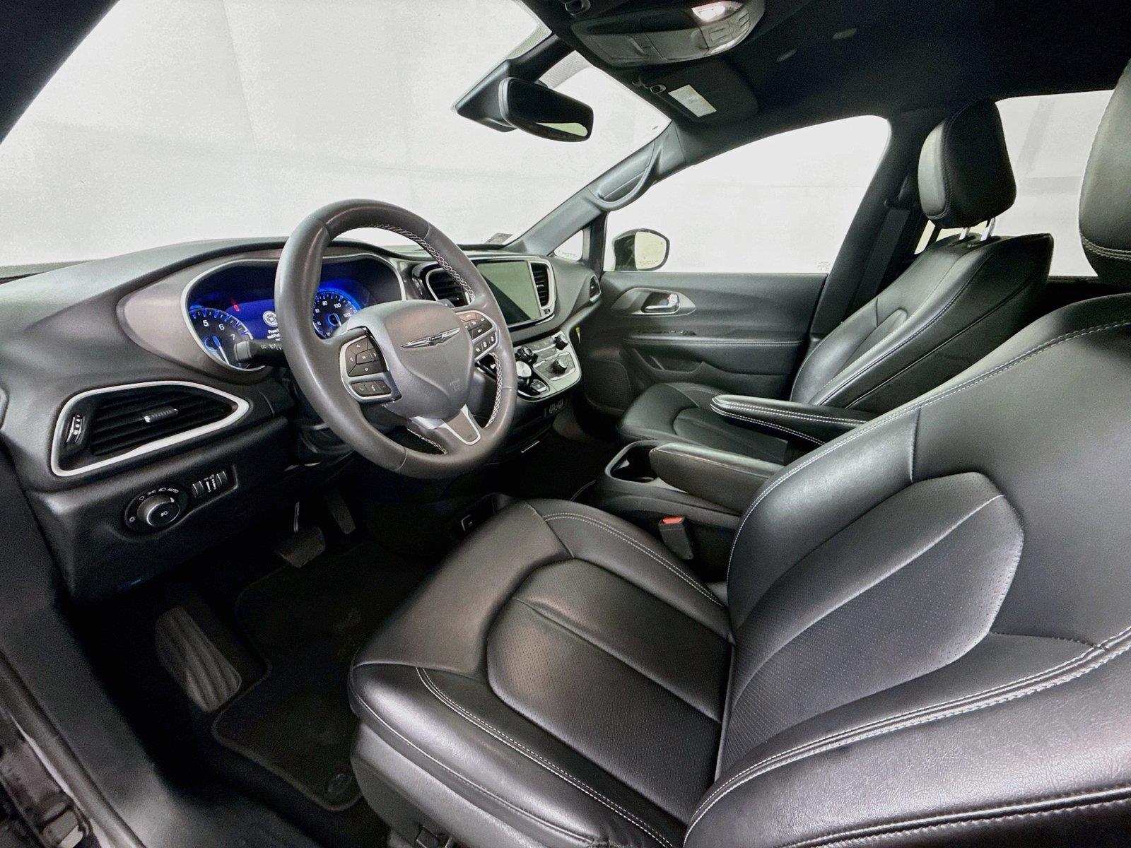 2025 Chrysler Pacifica Select - Photo 9