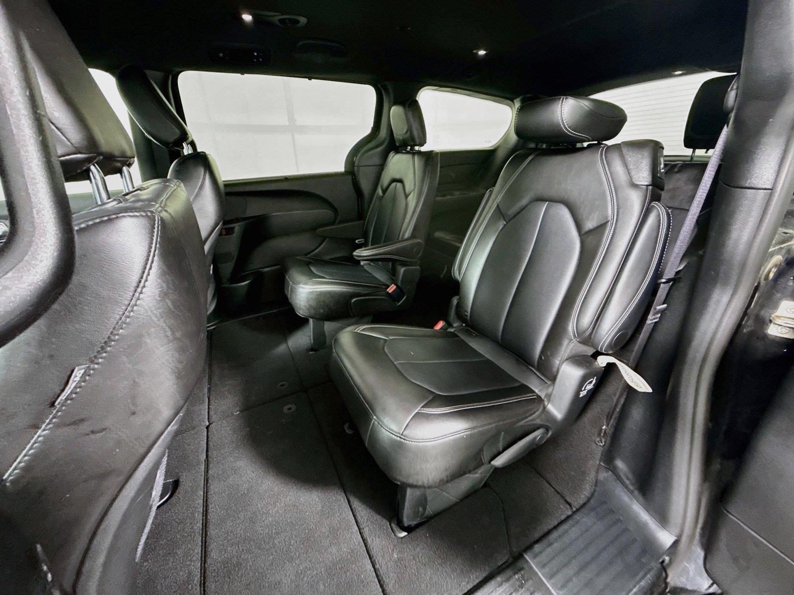 2025 Chrysler Pacifica Select - Photo 10