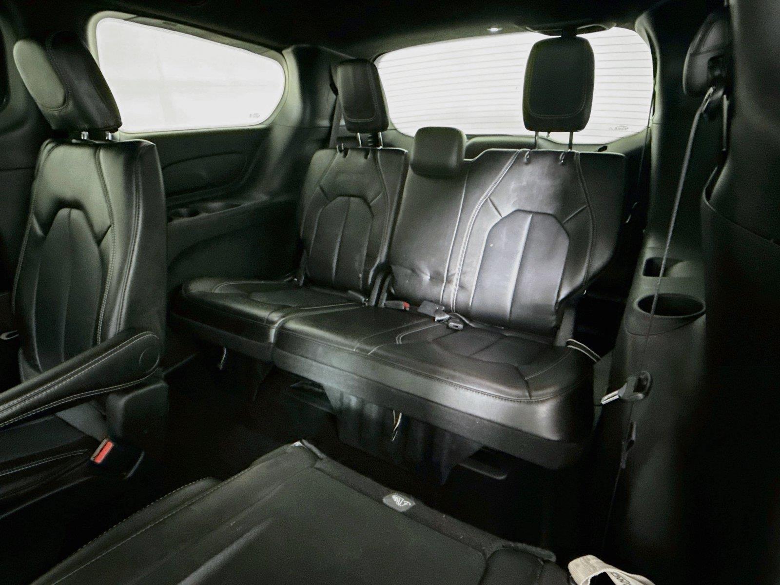 2025 Chrysler Pacifica Select - Photo 11