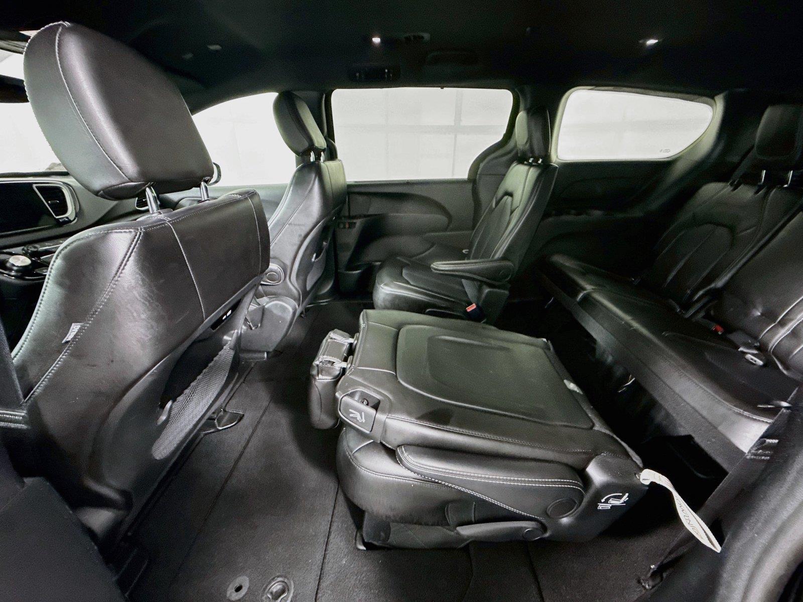 2025 Chrysler Pacifica Select - Photo 12