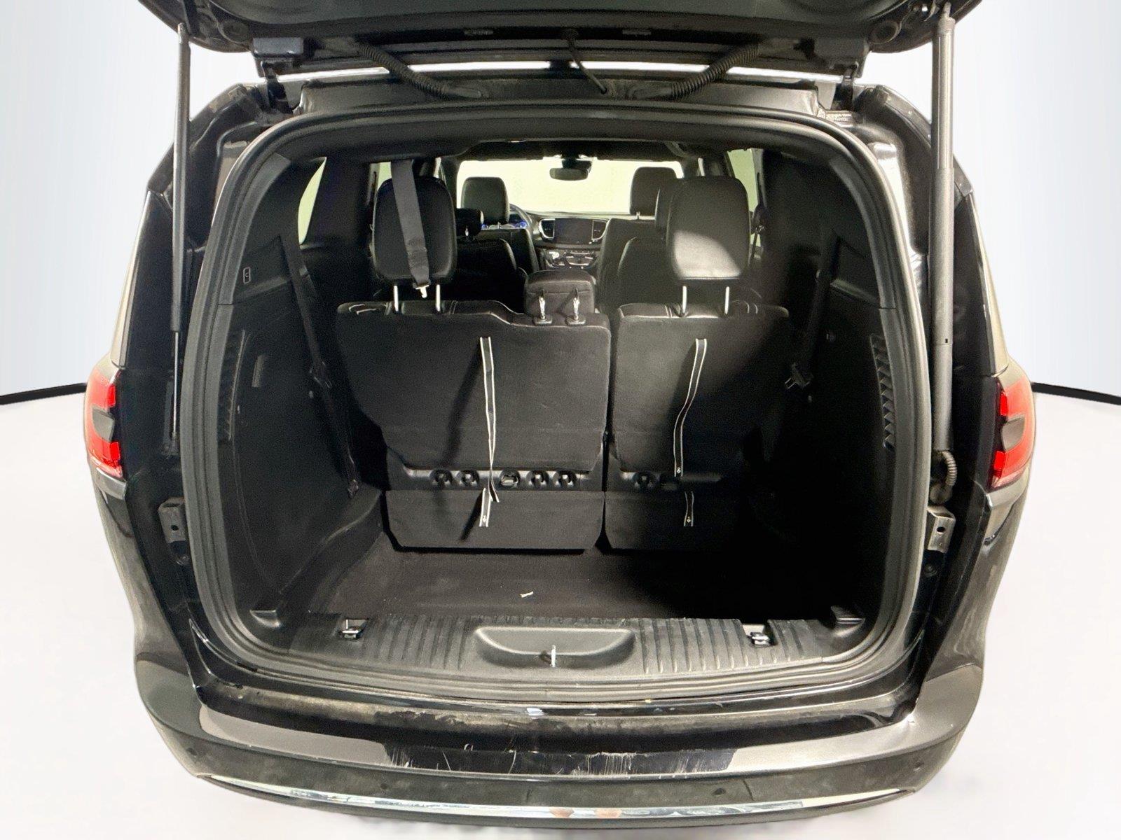 2025 Chrysler Pacifica Select - Photo 13