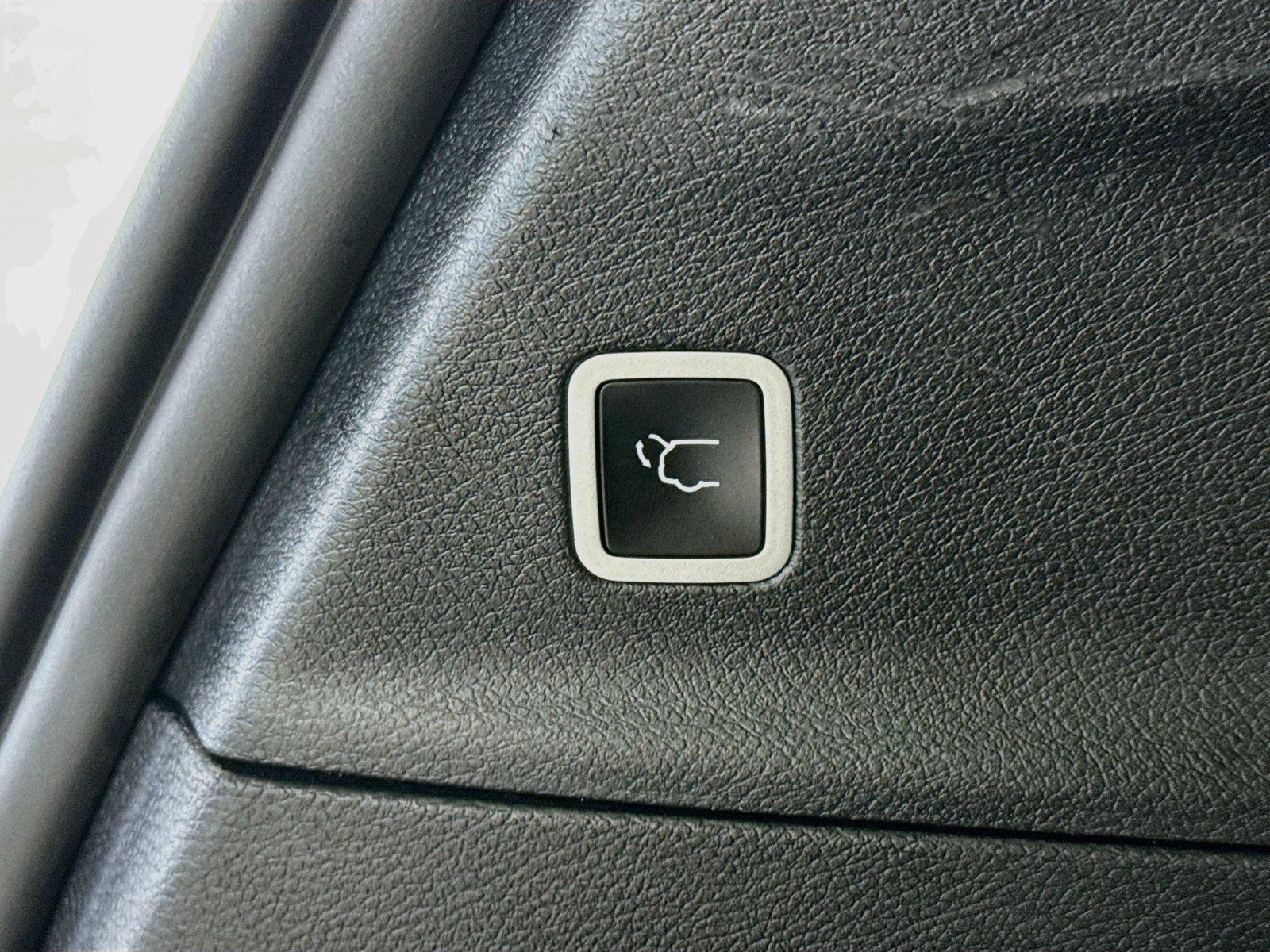 2025 Chrysler Pacifica Select - Photo 14