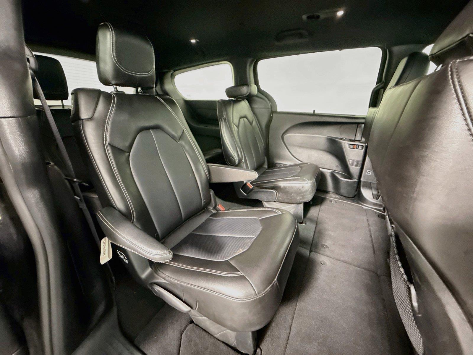 2025 Chrysler Pacifica Select - Photo 15