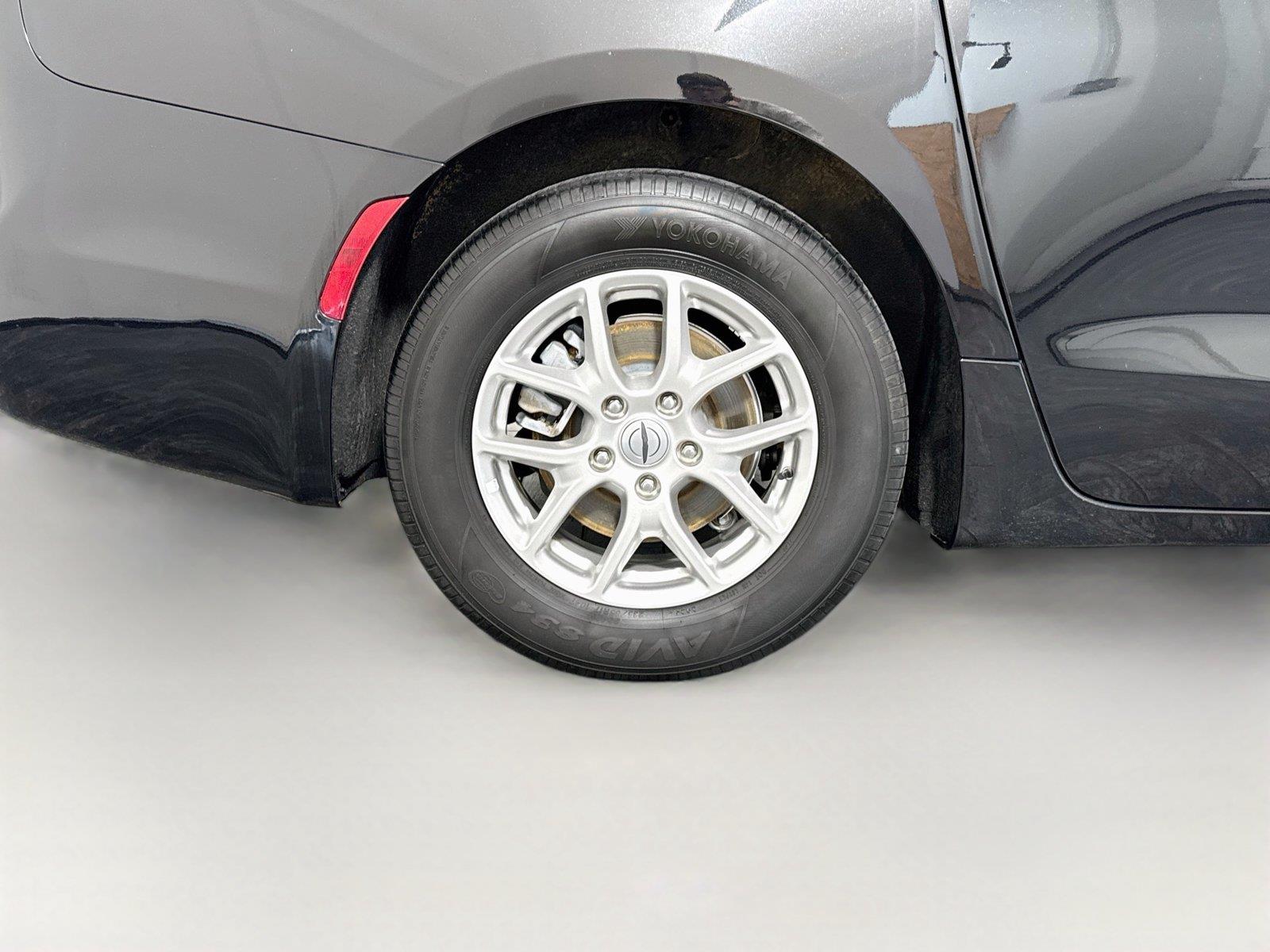 2025 Chrysler Pacifica Select - Photo 20