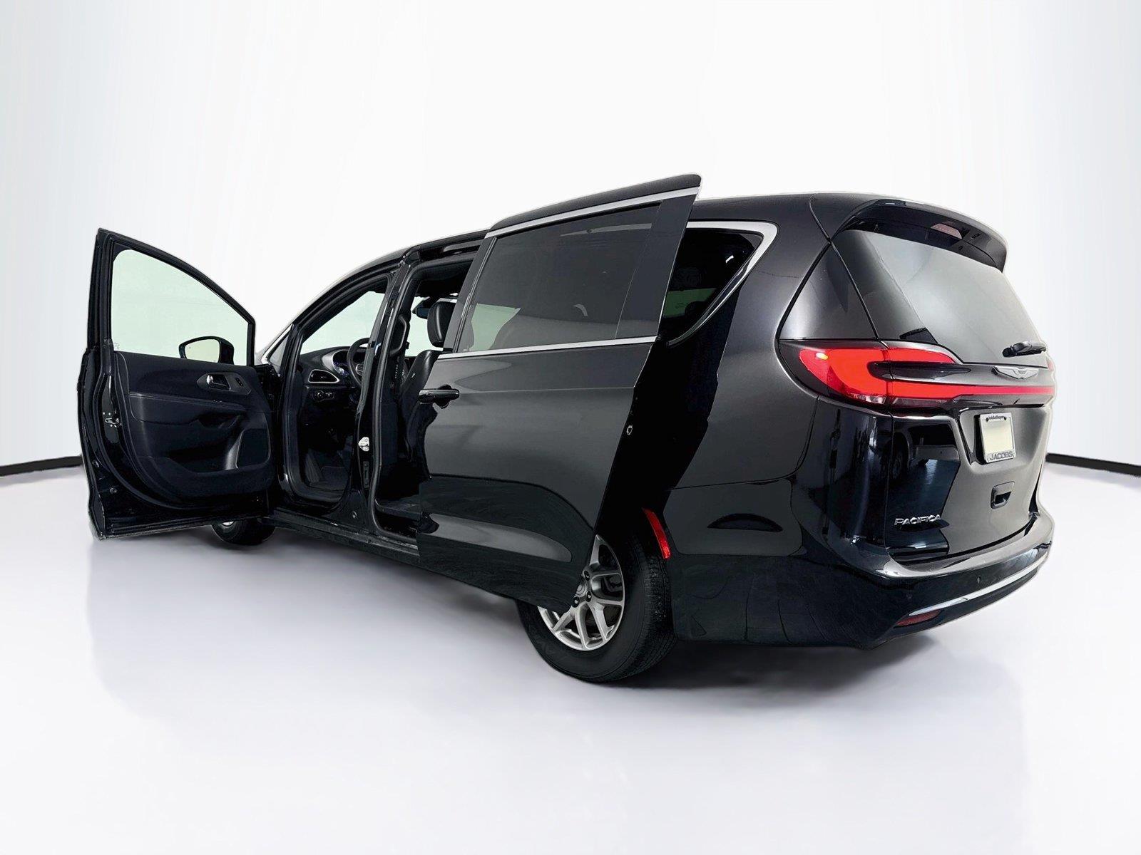 2025 Chrysler Pacifica Select - Photo 22