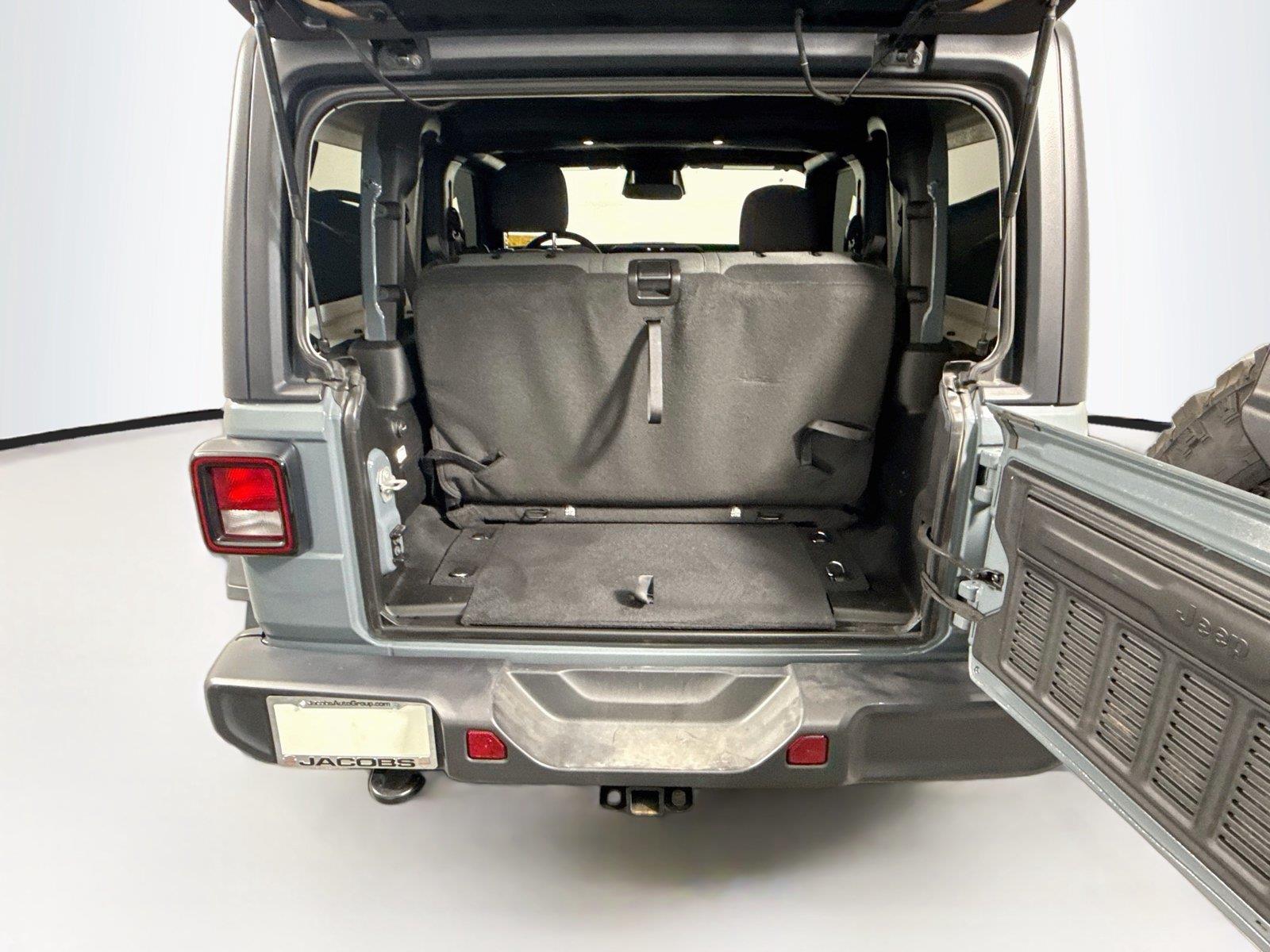 2025 Jeep Wrangler 2-Door Willys - Photo 11