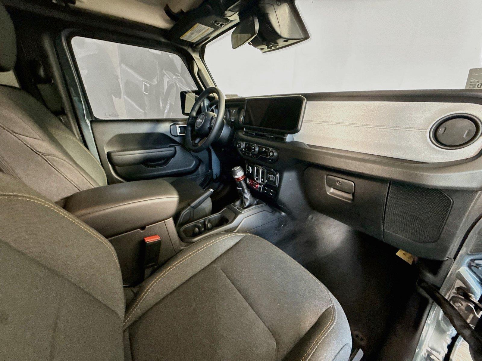 2025 Jeep Wrangler 2-Door Willys - Photo 13