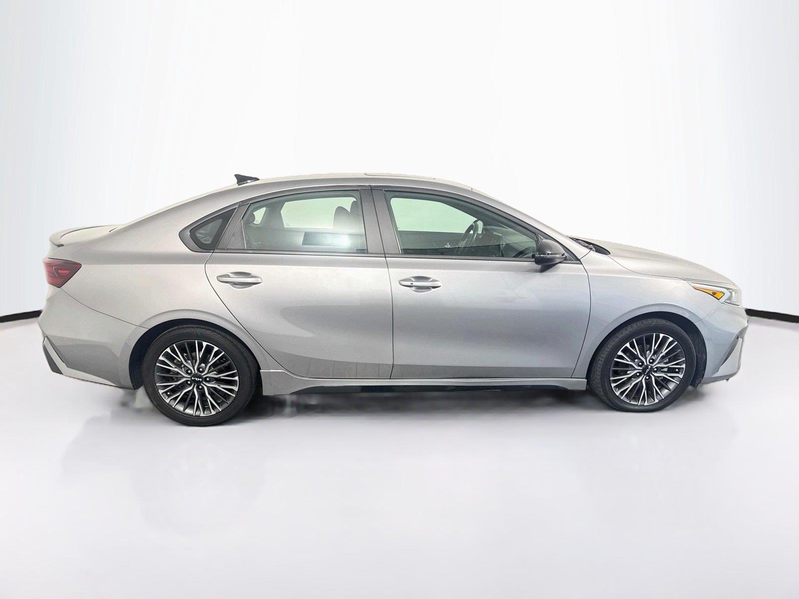 2024 Kia Forte GT-Line - Photo 6