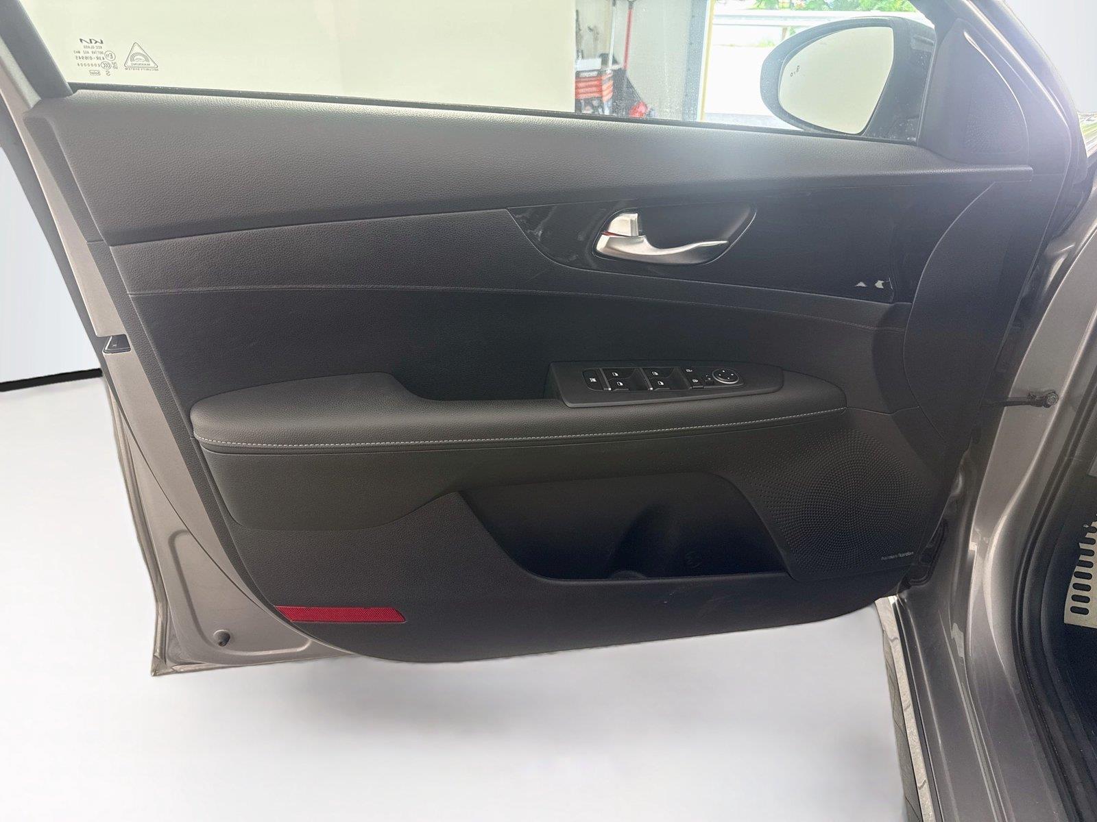 2024 Kia Forte GT-Line - Photo 9