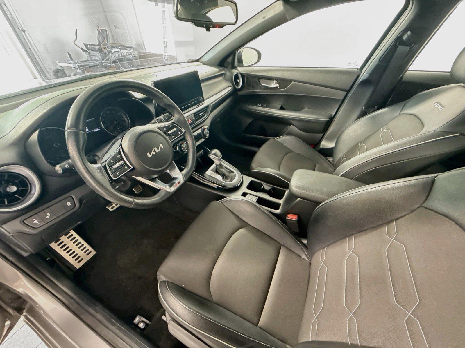 2024 Kia Forte GT-Line - Photo 11