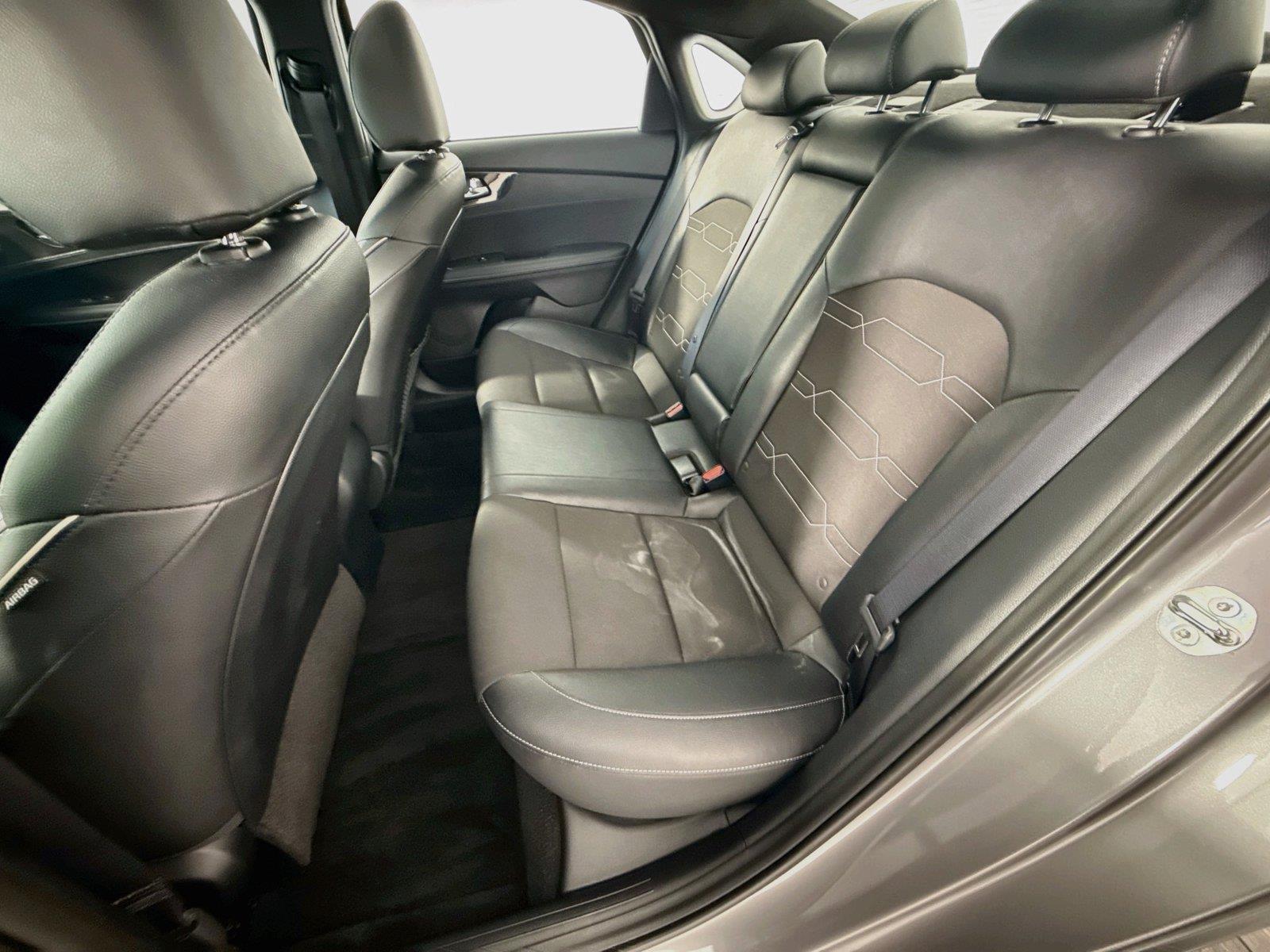 2024 Kia Forte GT-Line - Photo 12