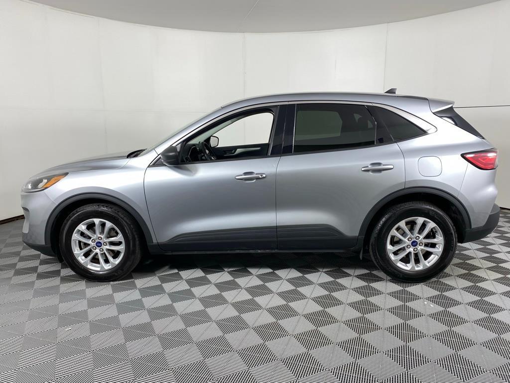 Used 2022 Iconic Silver Ford SE image 5