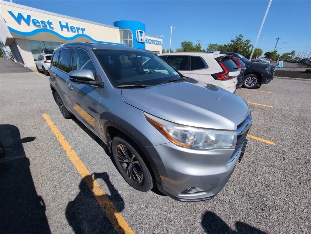 Silver Sky Metallic 2016 Toyota Highlander XLE AWD SUV / Crossover All-Wheel Drive 6-Speed Automatic