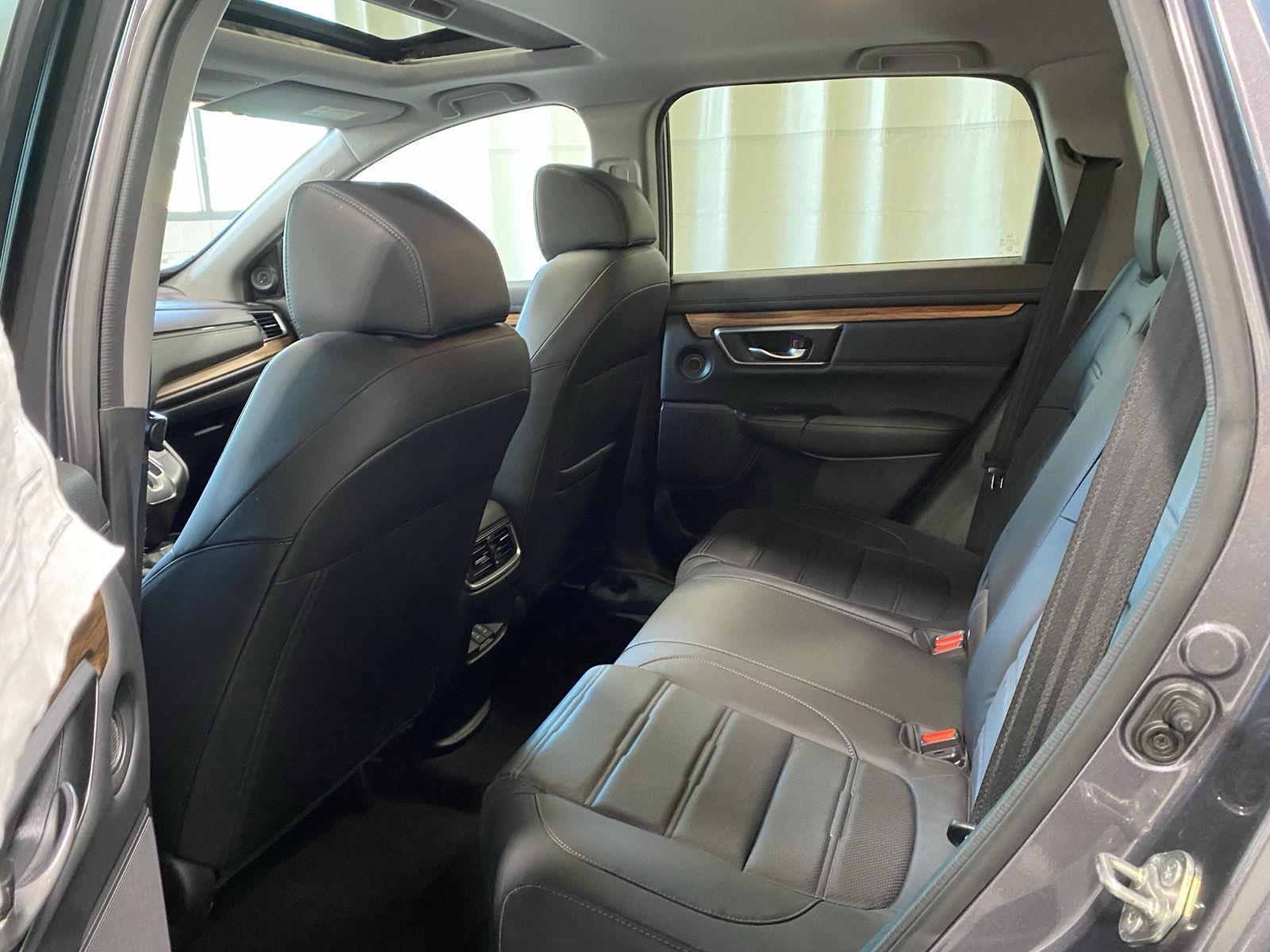 Used 2019 Modern Steel Metallic Honda Touring image 19