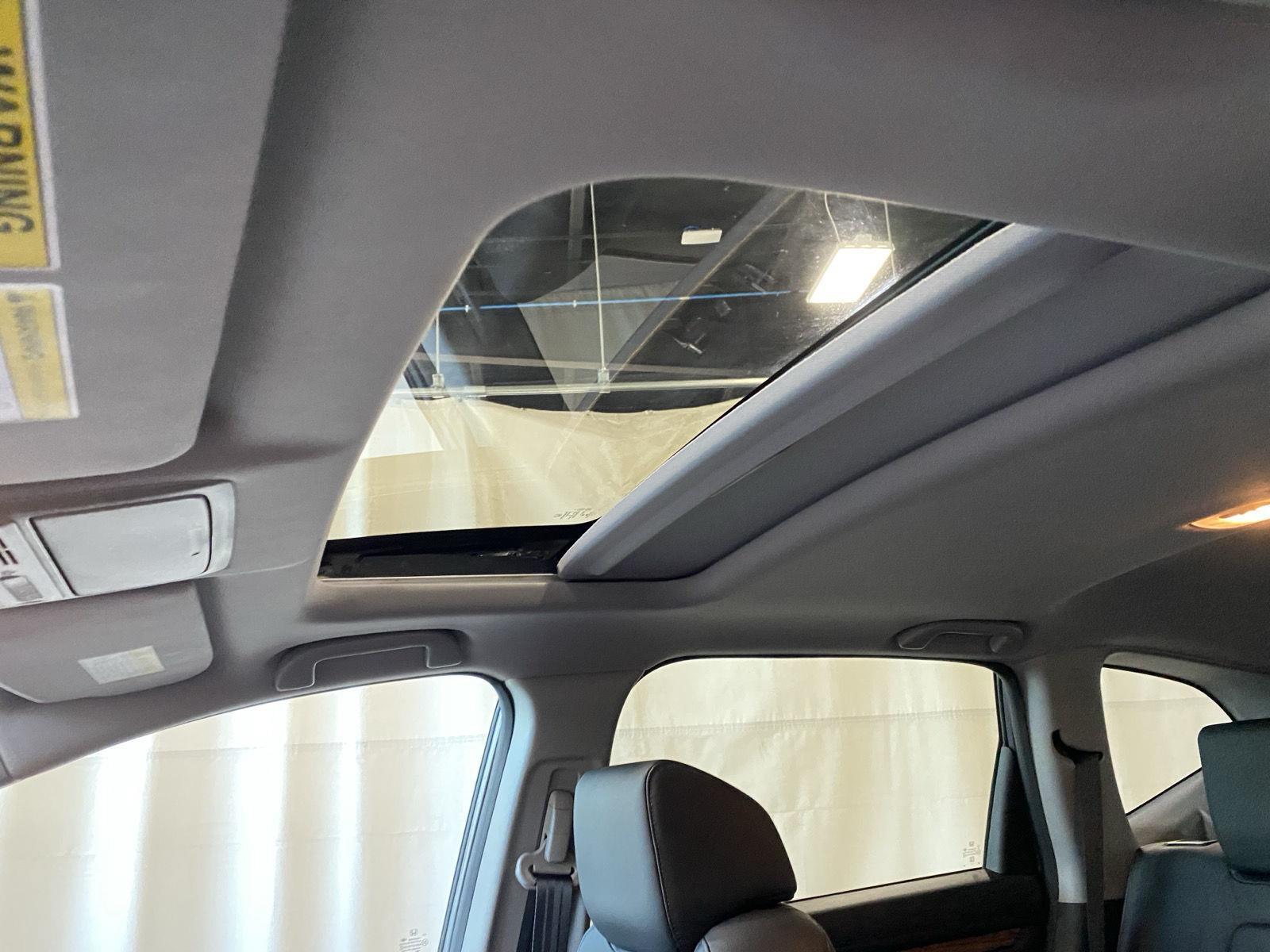 Used 2019 Modern Steel Metallic Honda Touring image 25